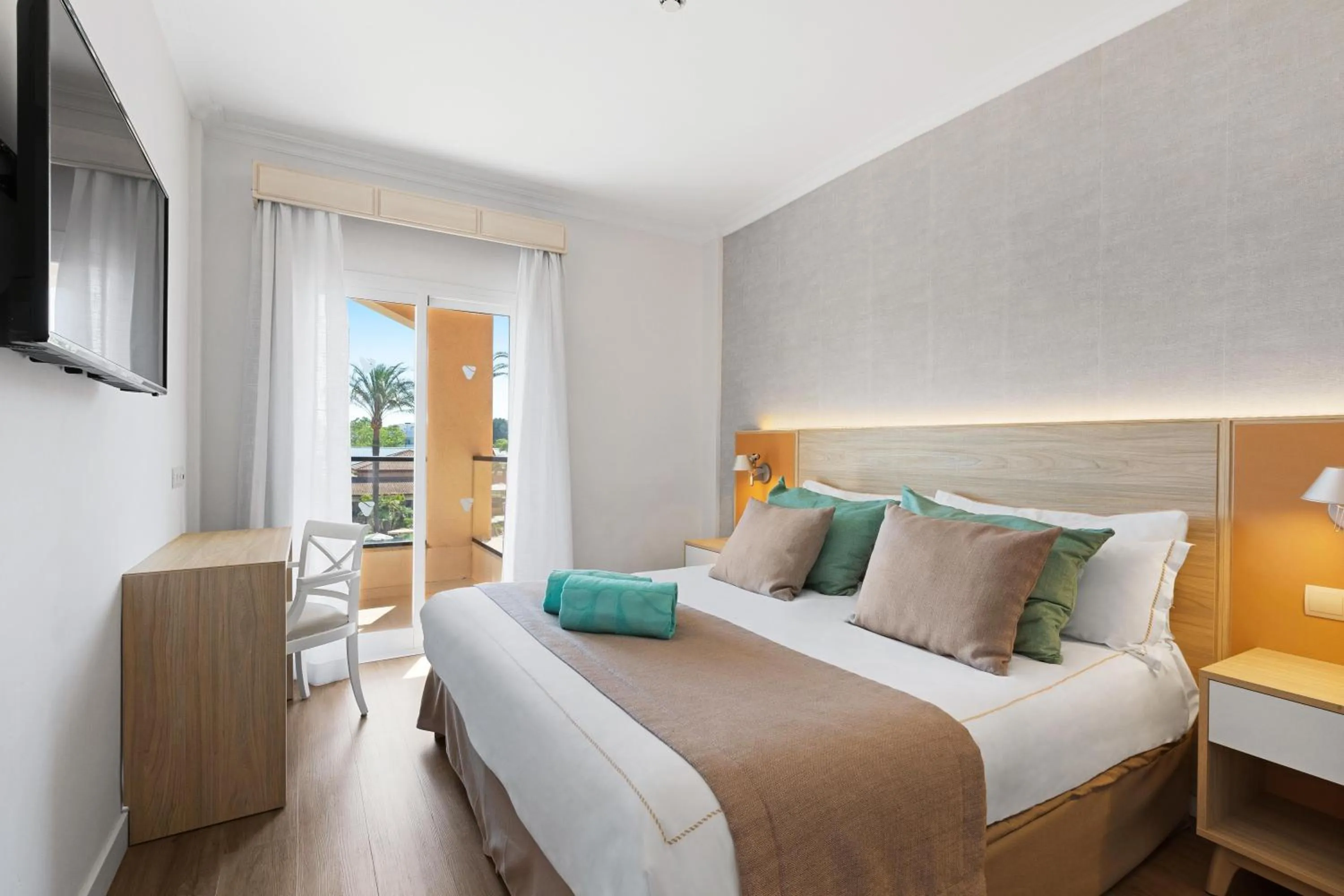 Photo of the whole room, Bed in VIVA Blue & Spa