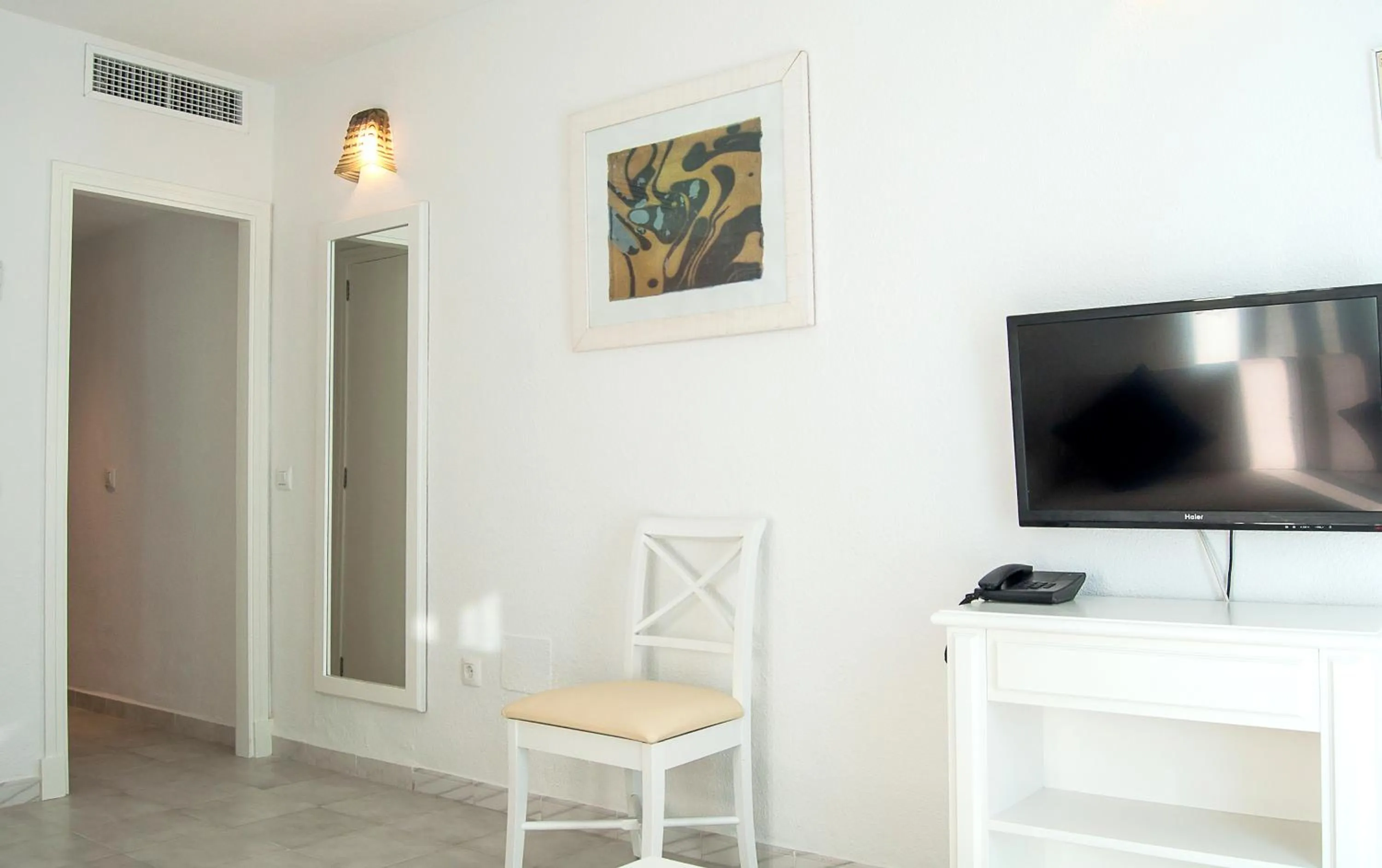 TV and multimedia in BQ Alcudia Sun Village