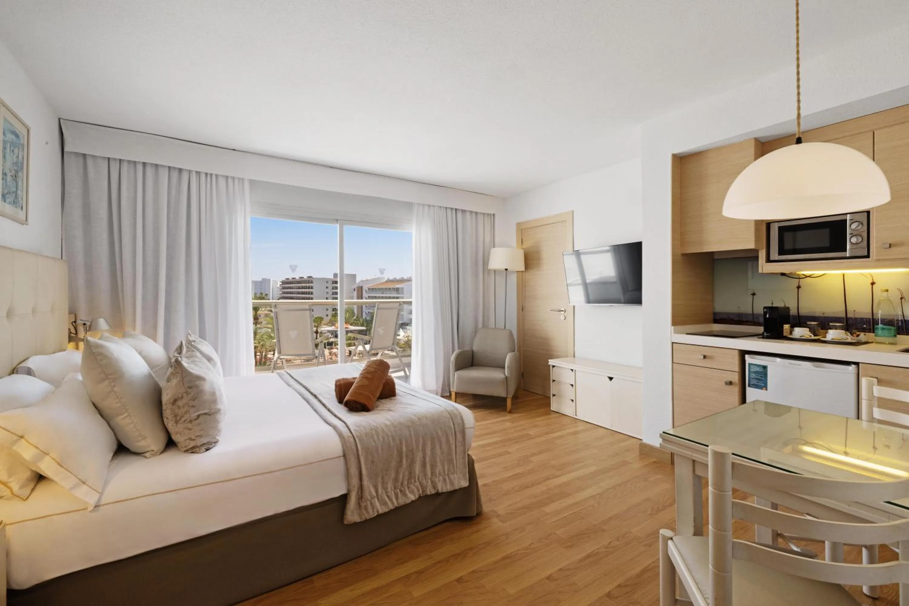 Photo of the whole room, Bed in VIVA Sunrise