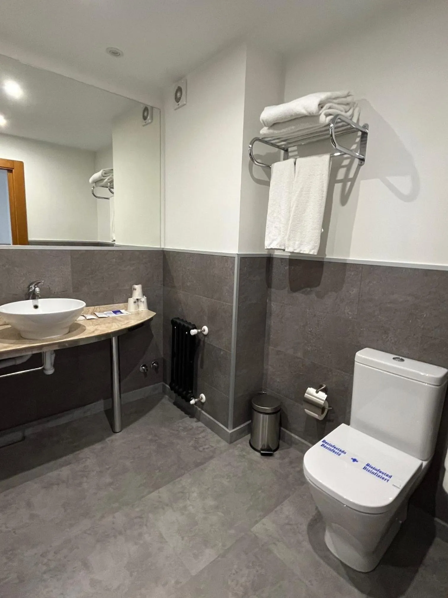 Shower in Hotel Gran Regente