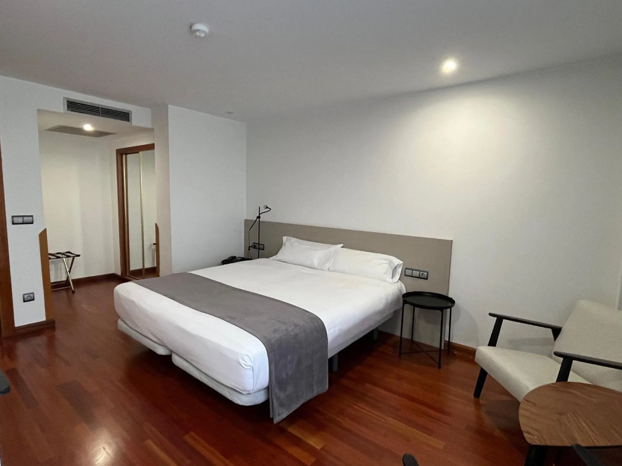 Photo of the whole room, Bed in Hotel Gran Regente