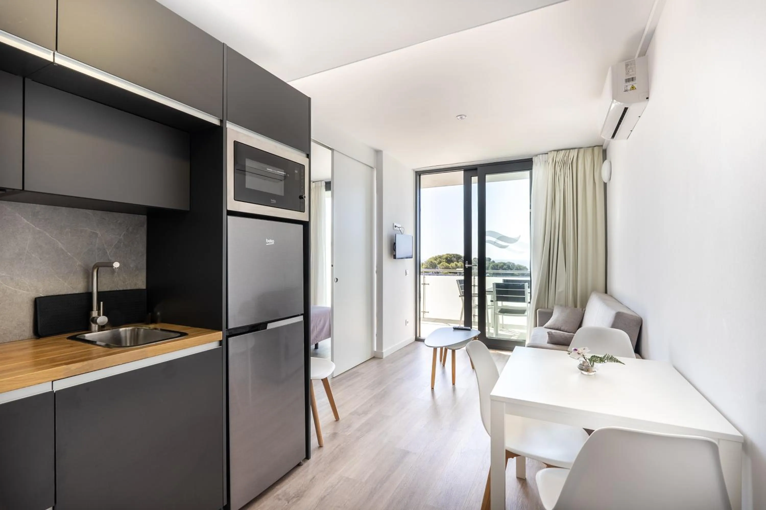 Kitchen or kitchenette in Aparthotel Comtat Sant Jordi