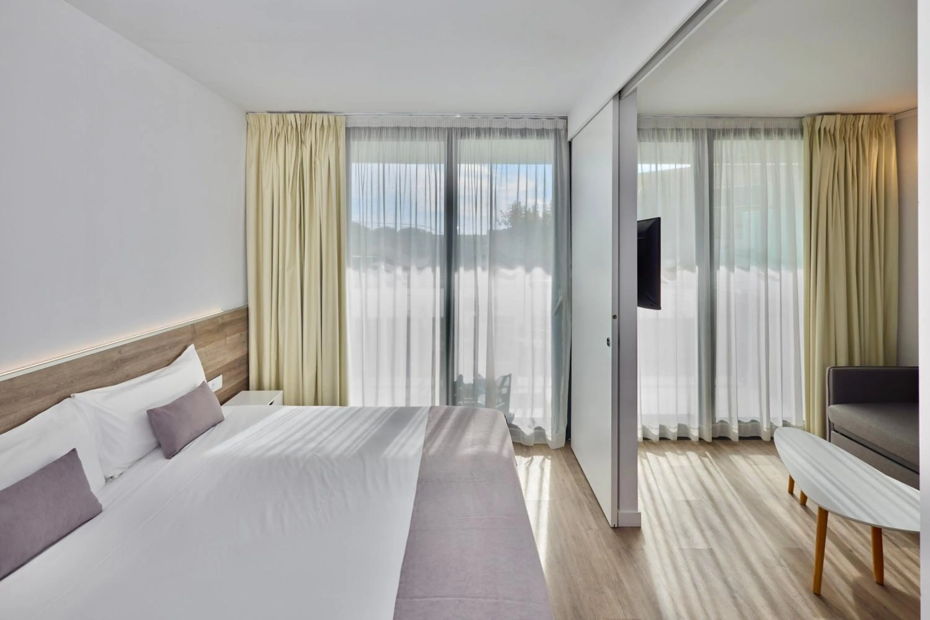 TV and multimedia, Bed in Aparthotel Comtat Sant Jordi