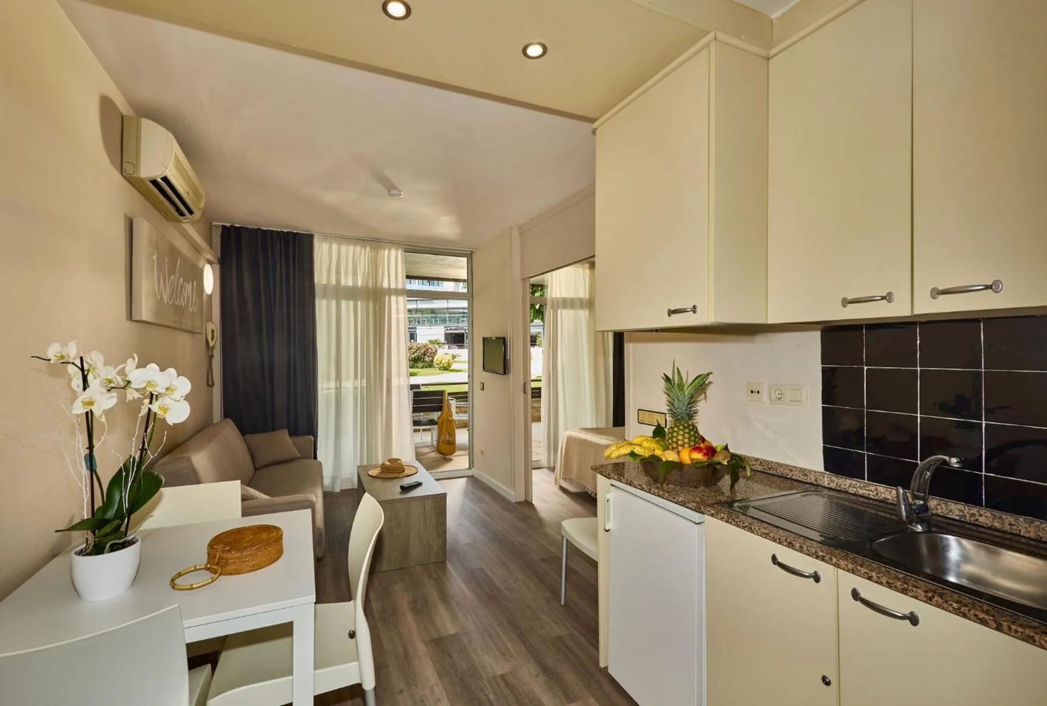 Kitchen or kitchenette in Aparthotel Comtat Sant Jordi