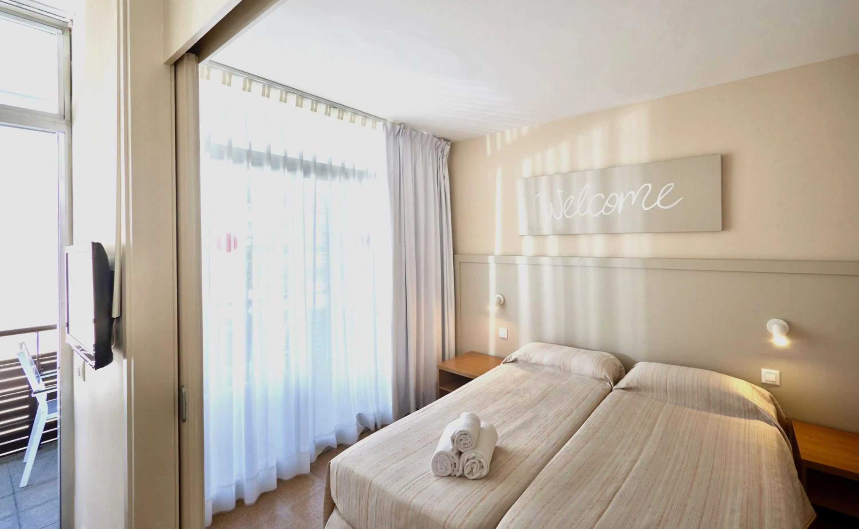 Bedroom, Bed in Aparthotel Comtat Sant Jordi