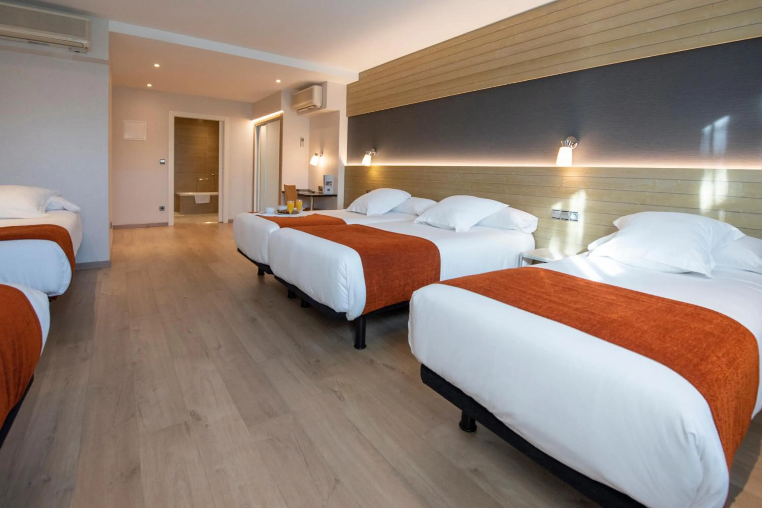 Photo of the whole room, Bed in Hotel Avenida