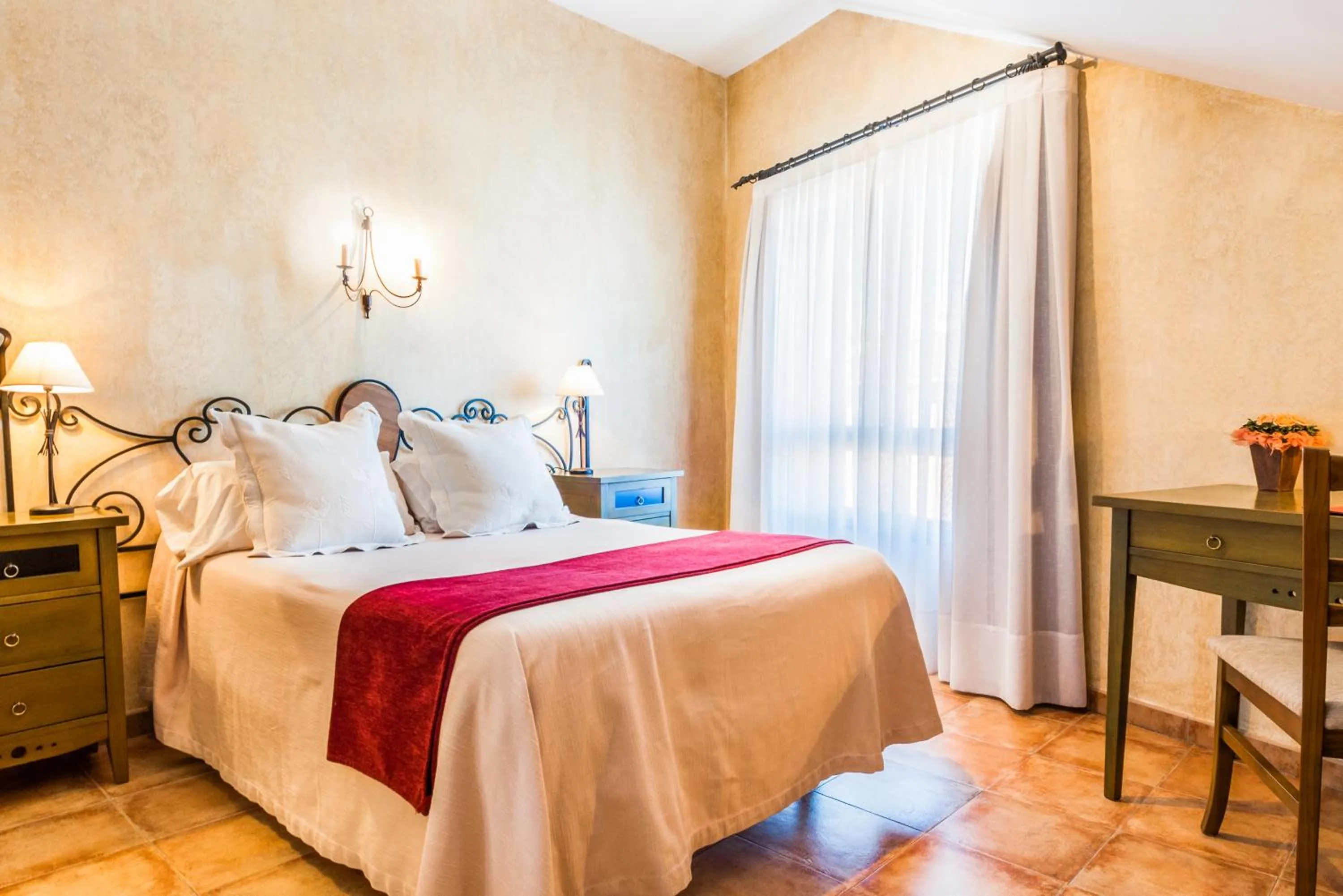 Bedroom, Bed in Jardin de la Abadia, Arroyo de la Encomienda