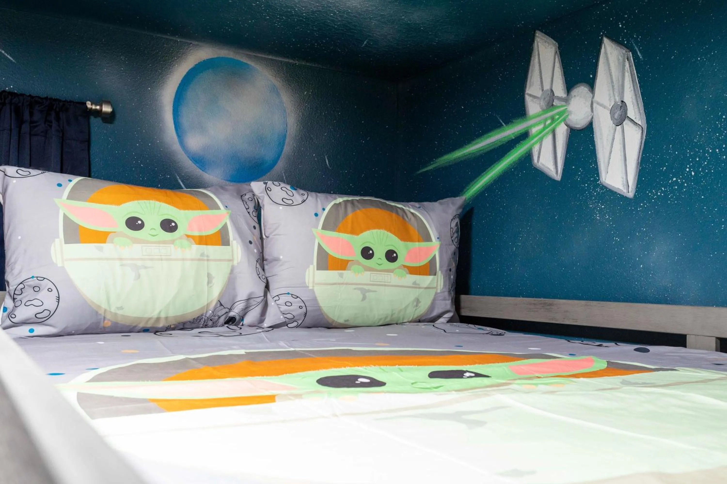 Bed in Stunning 4 Bd w/ Pool Close to Disney @ Champions Gate 1158