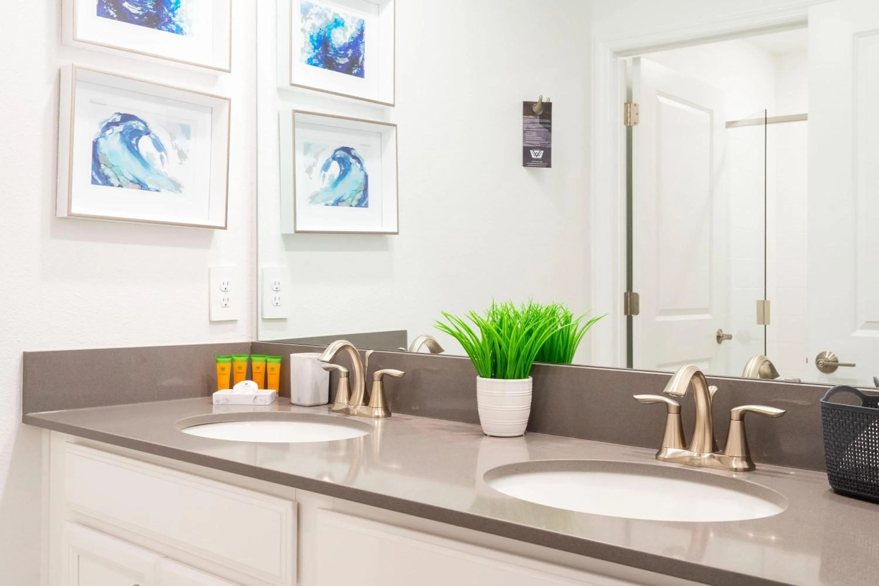 Stunning 4 Bd w/ Pool Close to Disney @ Champions Gate 1158