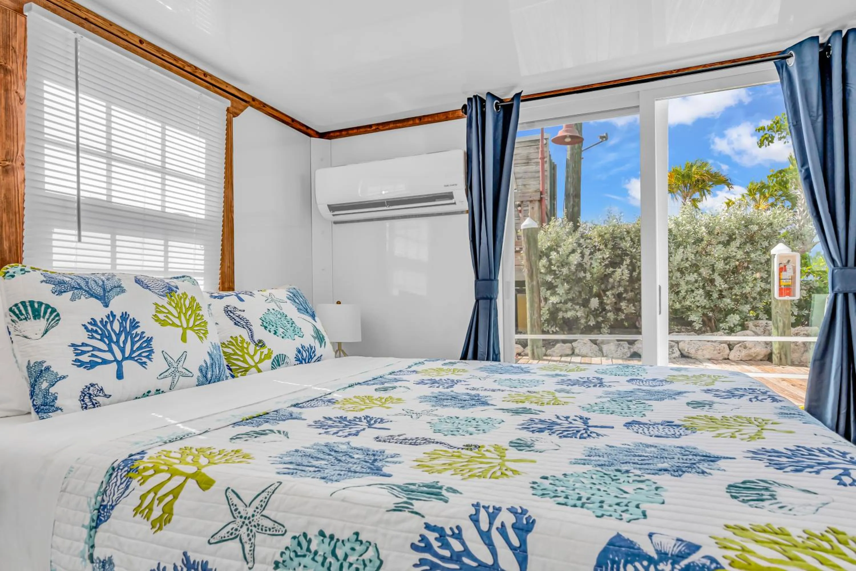 Bedroom, Bed in Yacht Haven