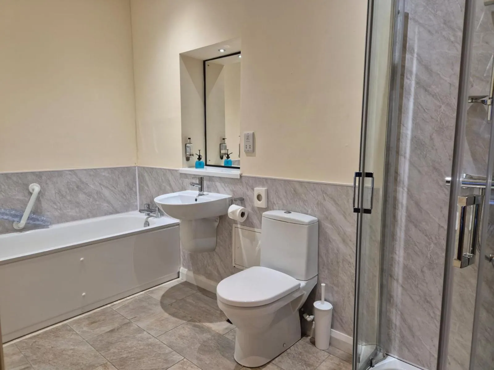 Shower in The Hedges Hotel