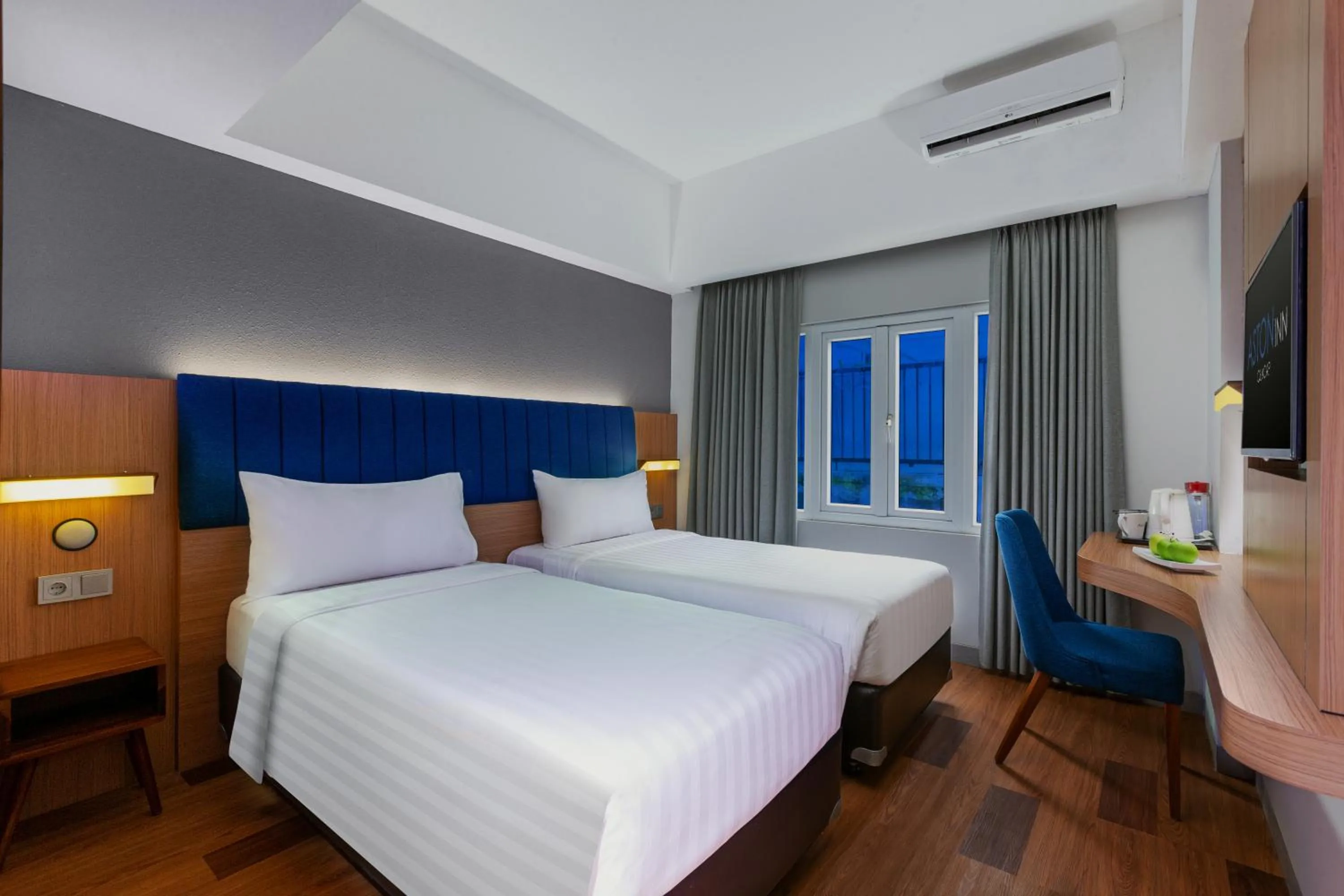 Bedroom, Bed in Aston Inn Cilacap