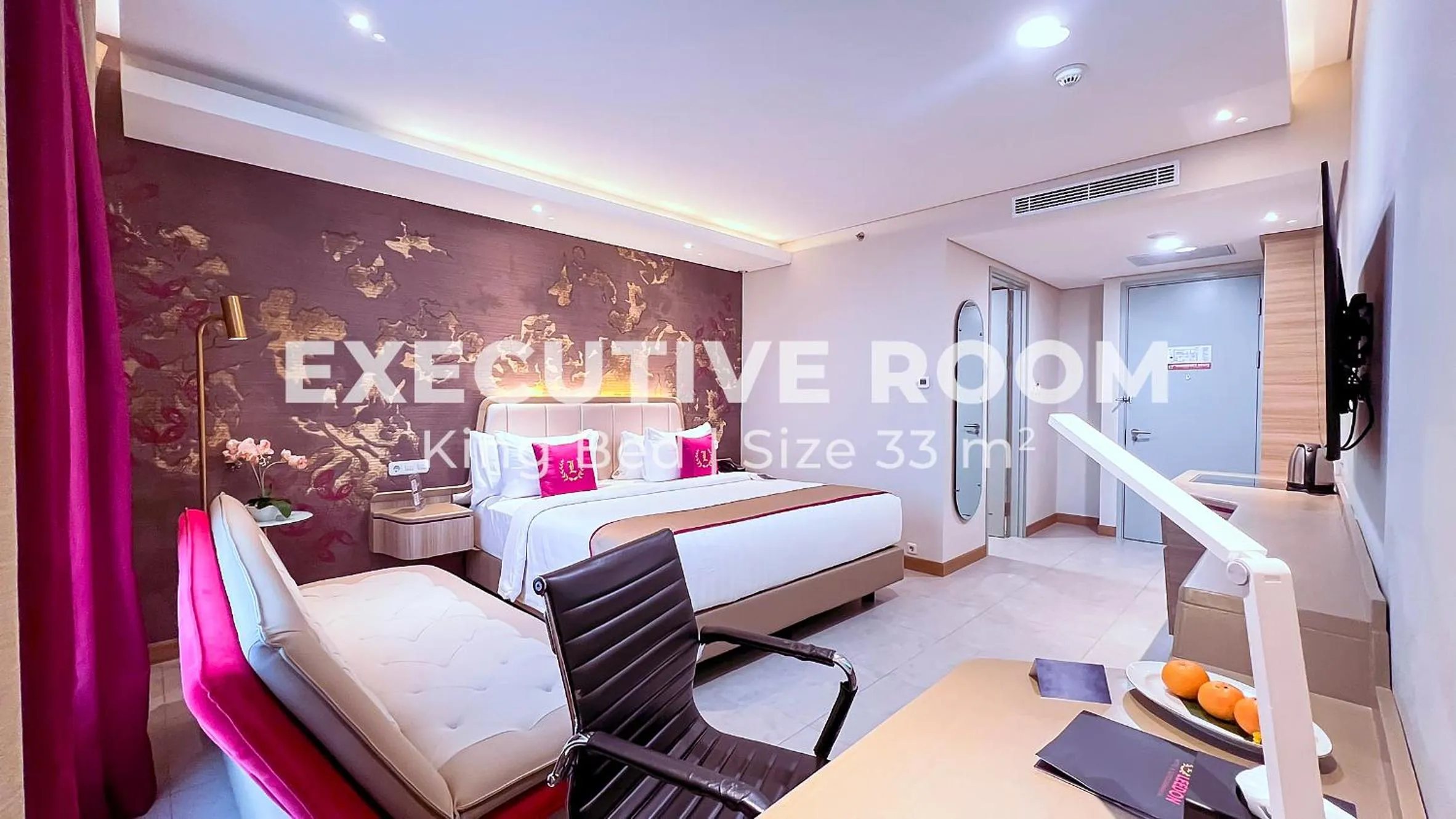 Bed in Leedon Hotel & Suites Surabaya