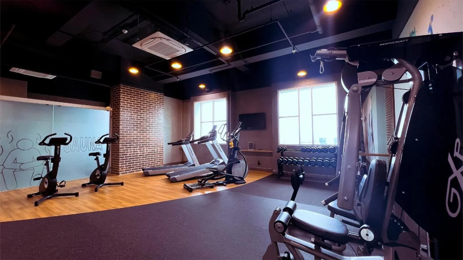 Fitness centre/facilities in Leedon Hotel & Suites Surabaya