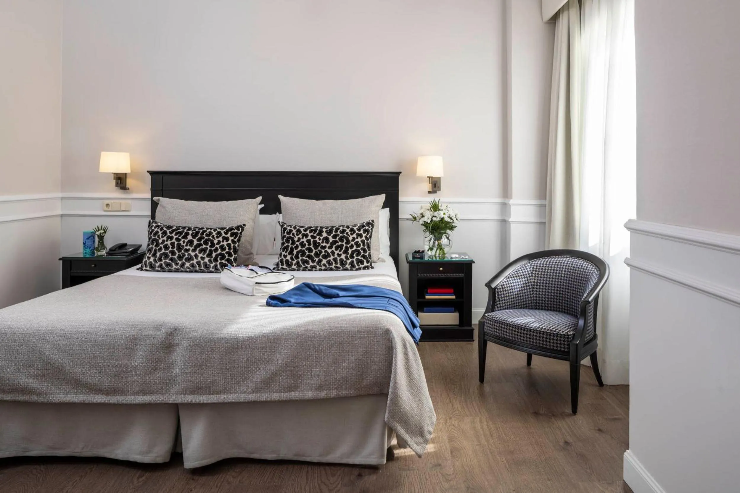 Bedroom, Bed in Emperador