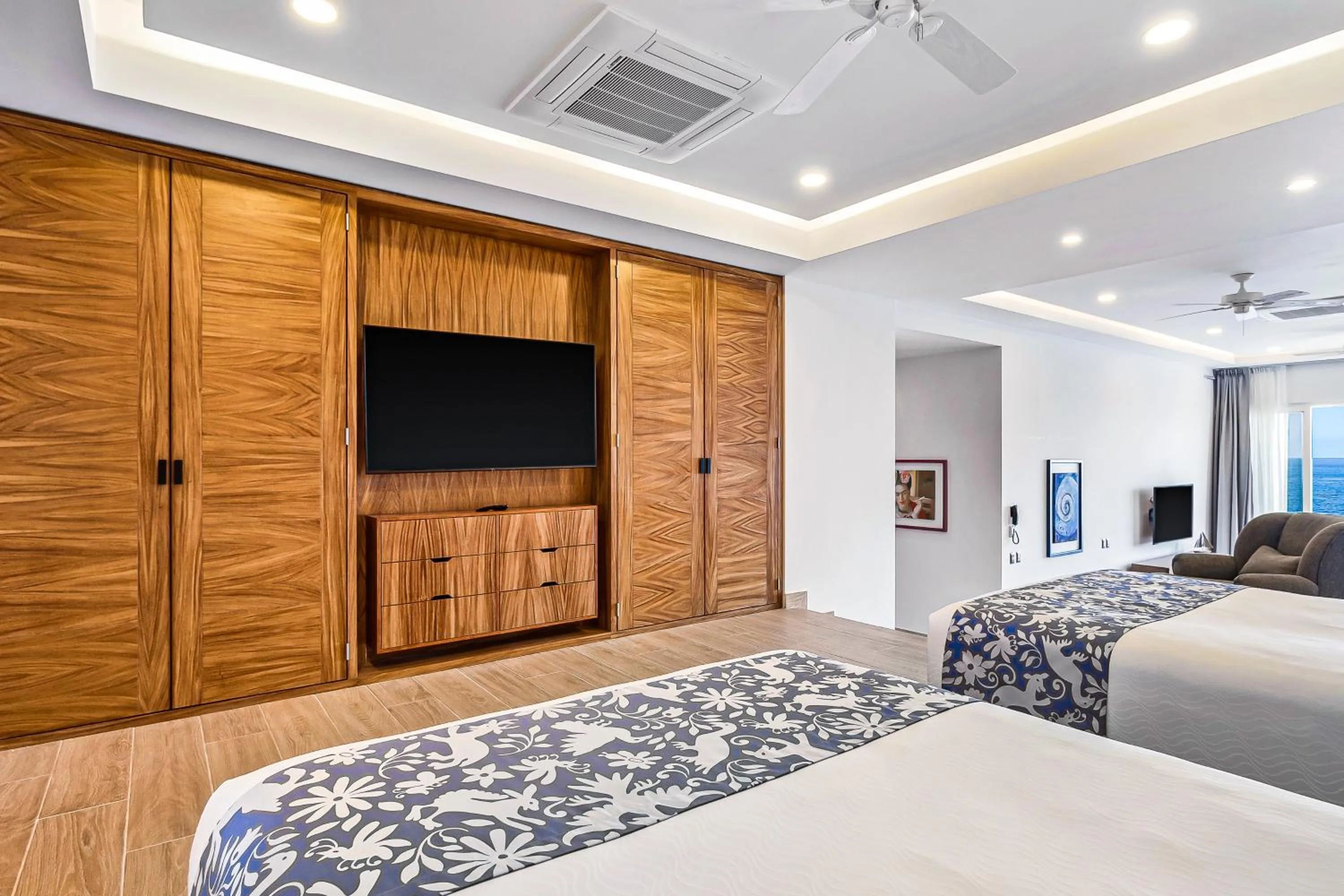 Bed in Blue Horizon 401