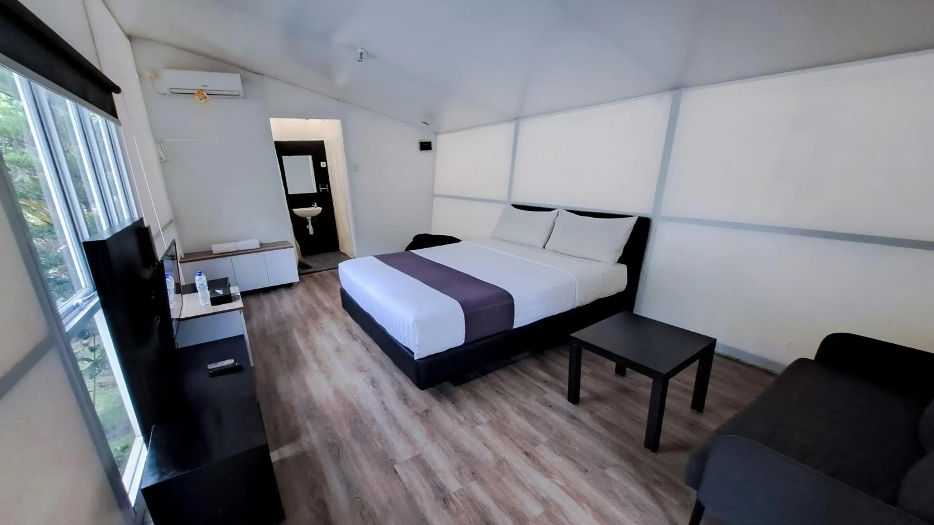 Deluxe Room in Leuweung Geledegan Ecoldge Deluxe Room in Leuweung Geledegan Ecoldge