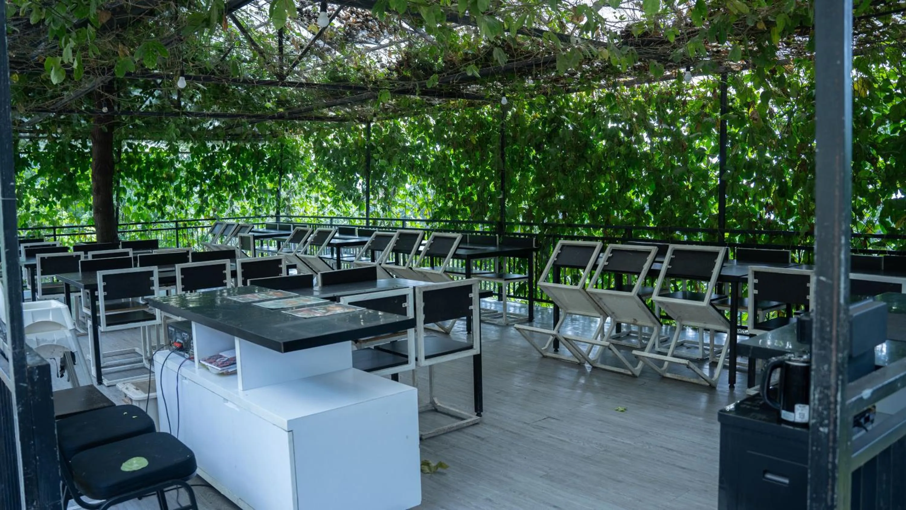 Restaurant/places to eat in Leuweung Geledegan Ecoldge