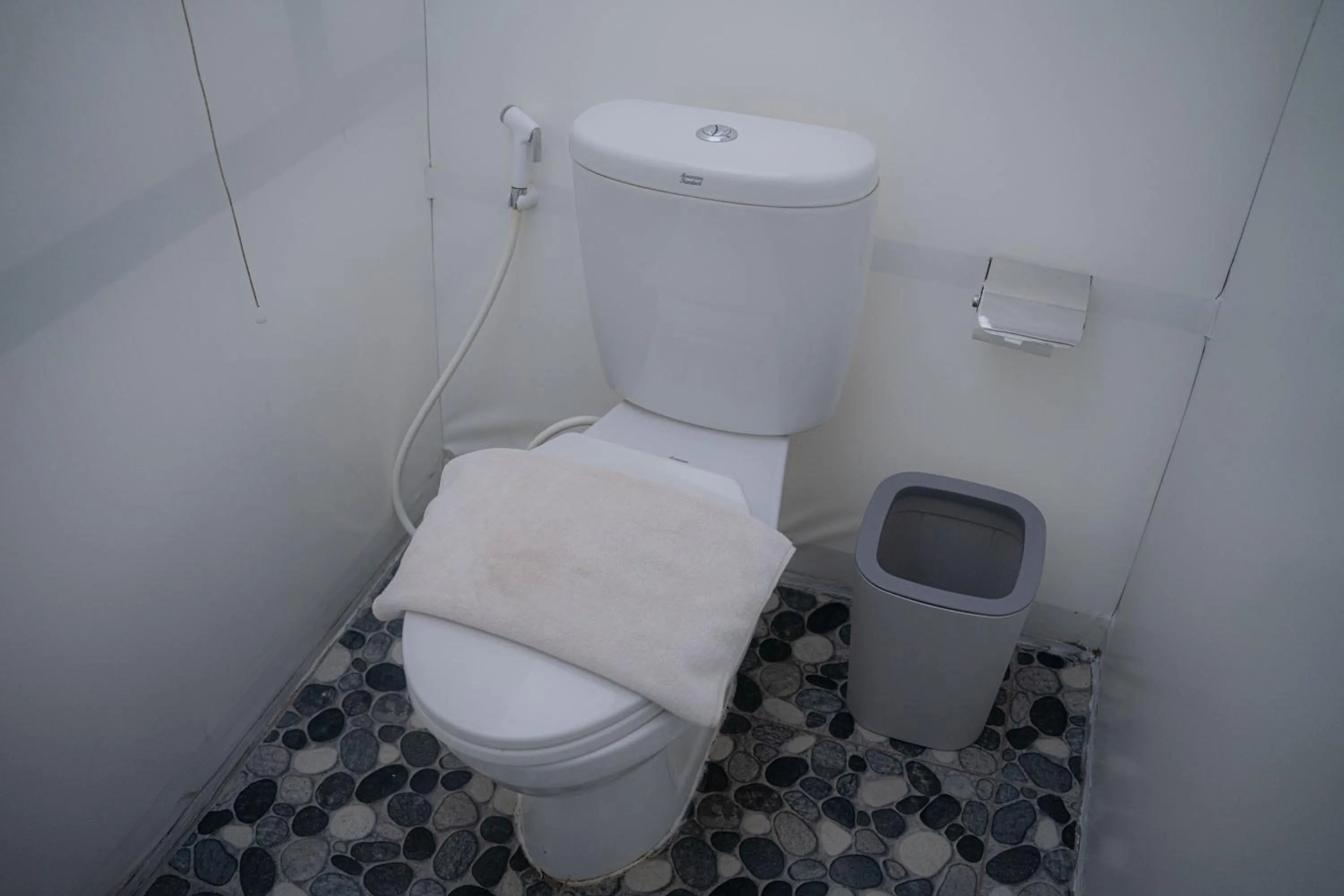 Toilet in Leuweung Geledegan Ecoldge