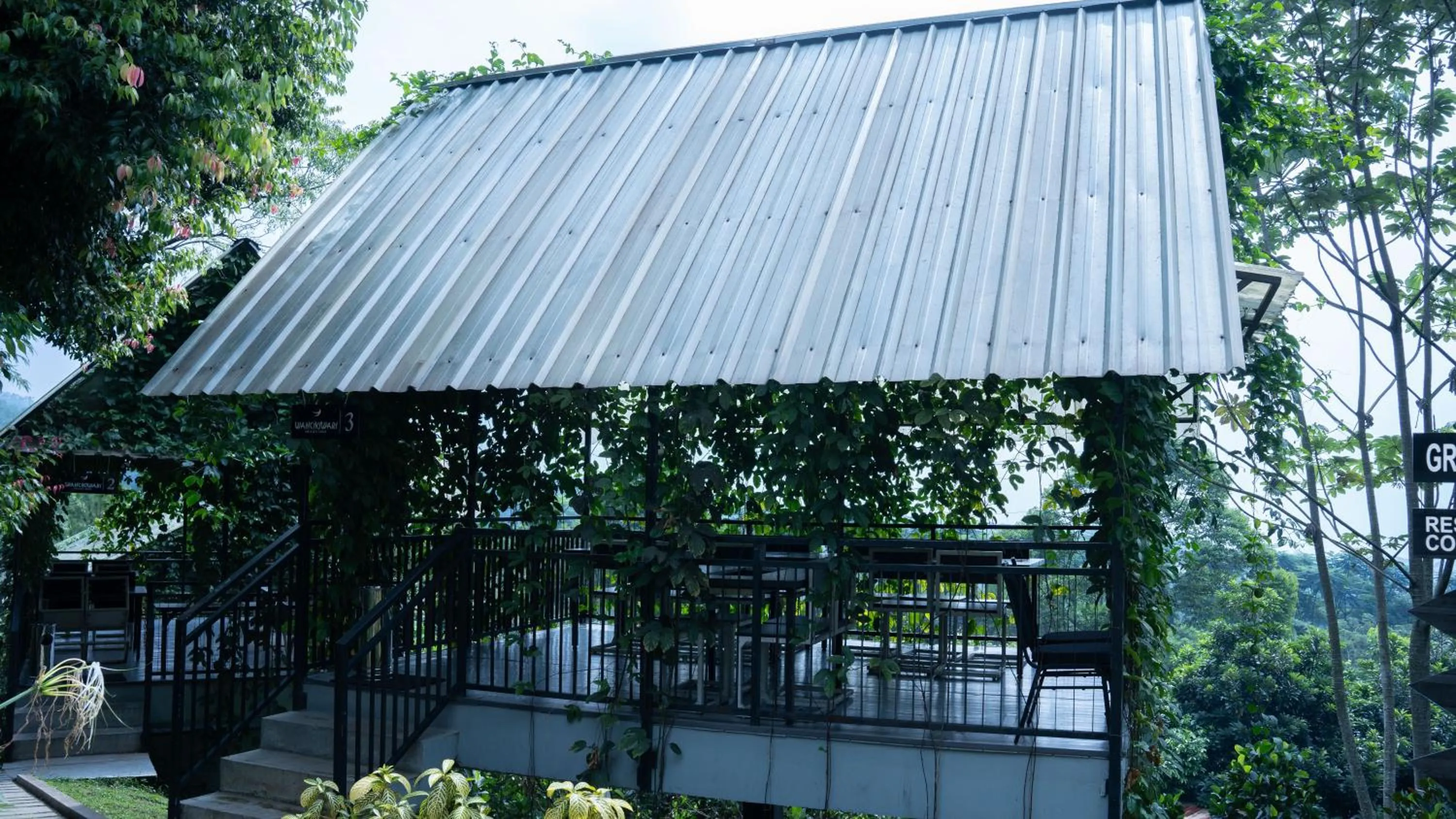 Property building in Leuweung Geledegan Ecoldge