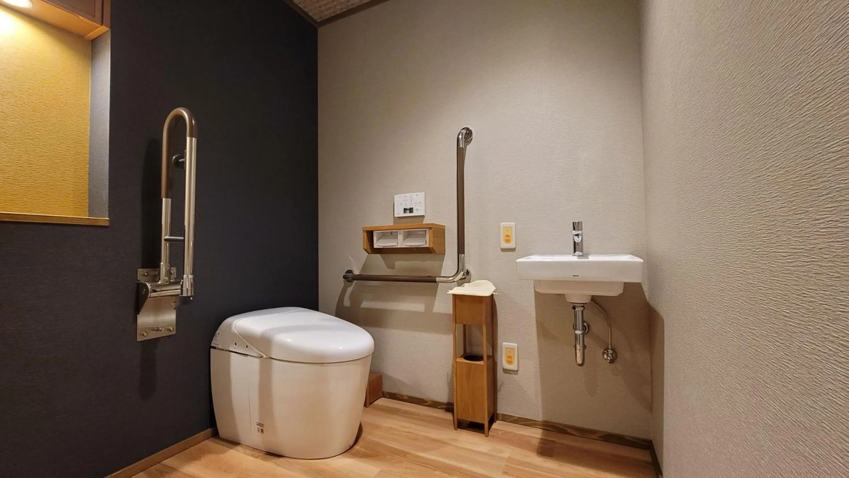 Toilet in Shionoyu Onsen Rengetsu