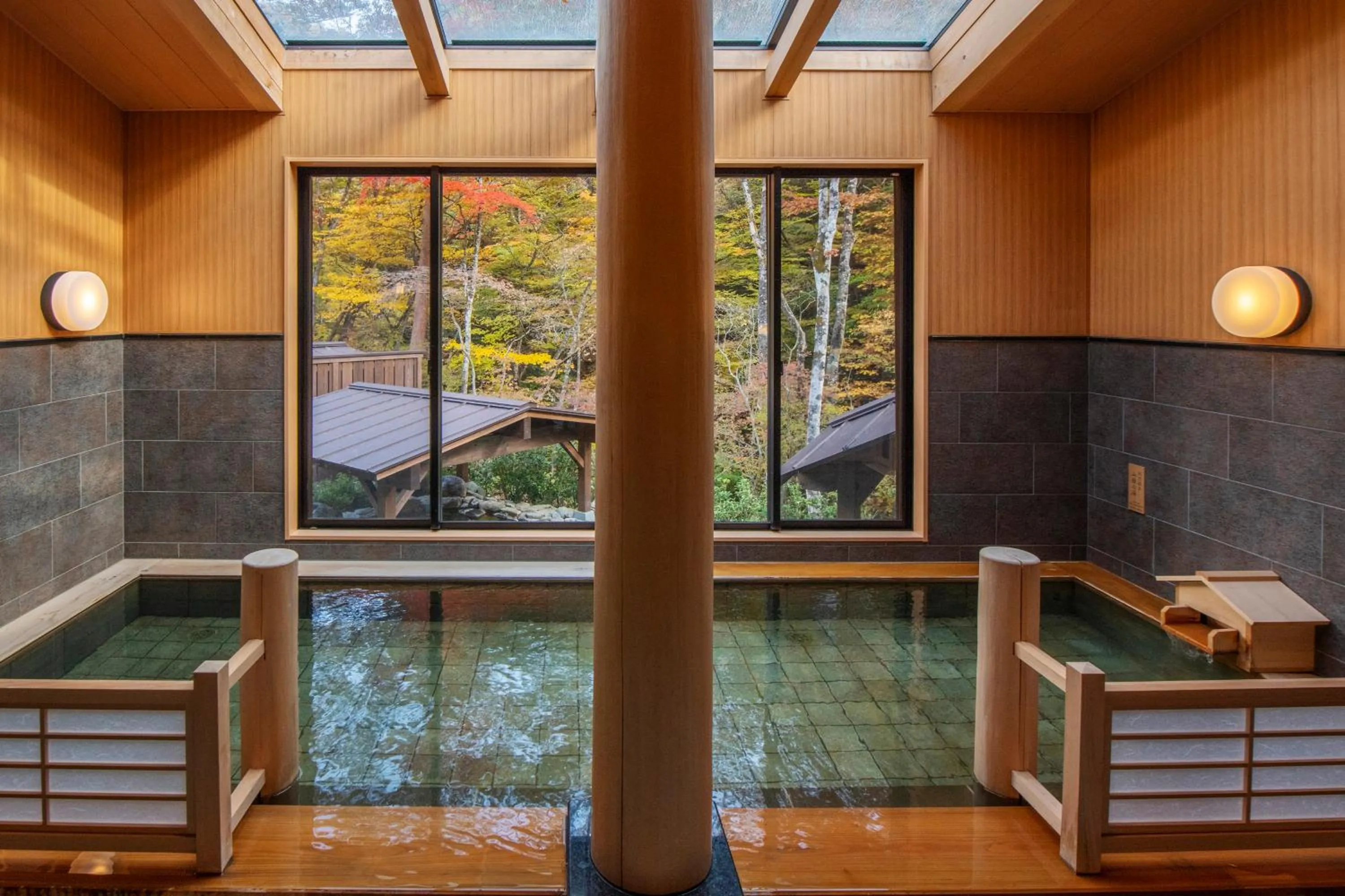 Hot Spring Bath in Shionoyu Onsen Rengetsu