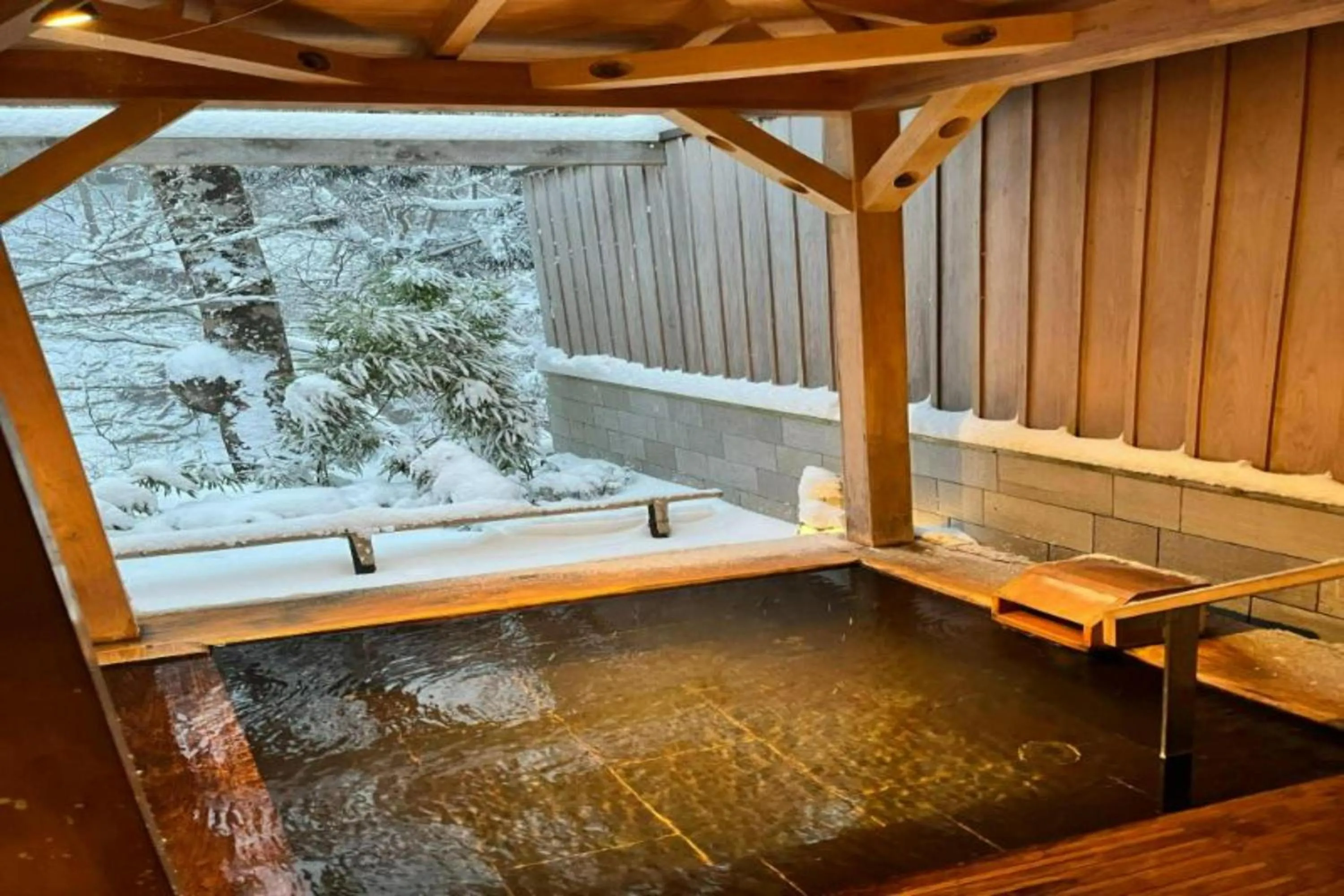 Winter in Shionoyu Onsen Rengetsu