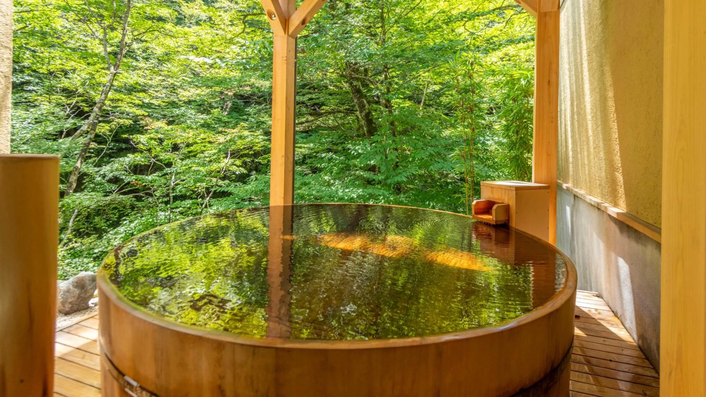 Hot Spring Bath in Shionoyu Onsen Rengetsu