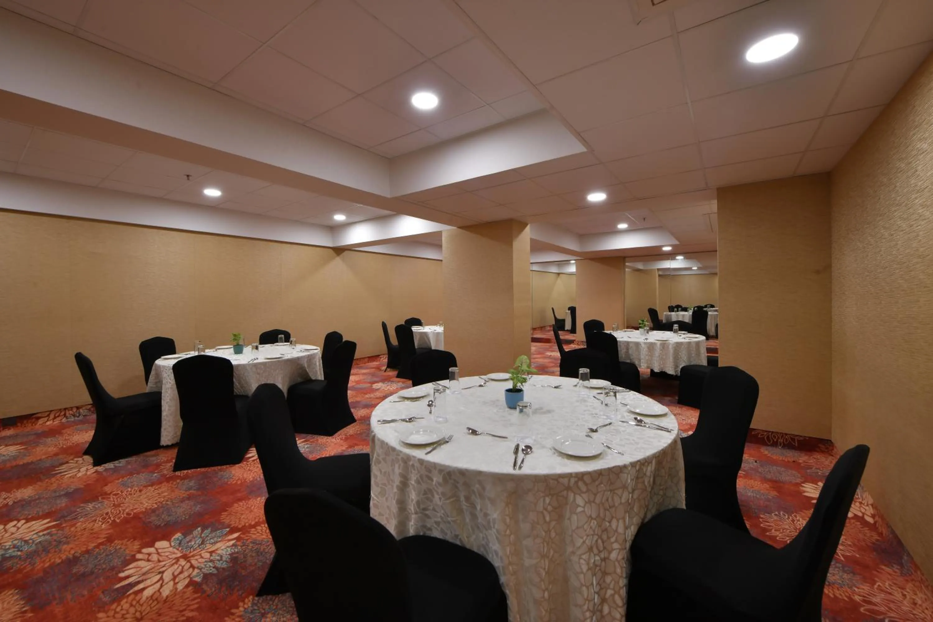 Restaurant/places to eat in The Fern Habitat, Candolim, Goa