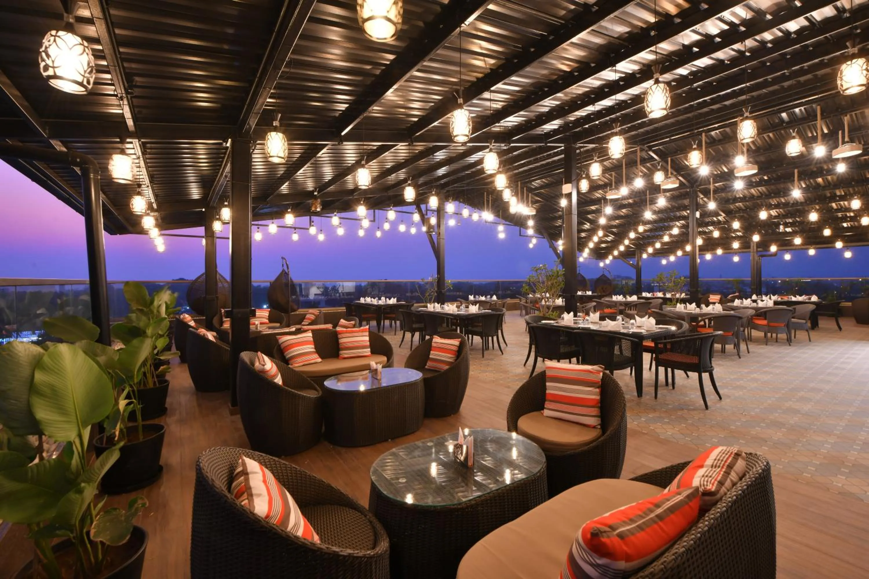 Restaurant/places to eat in The Fern Habitat, Candolim, Goa