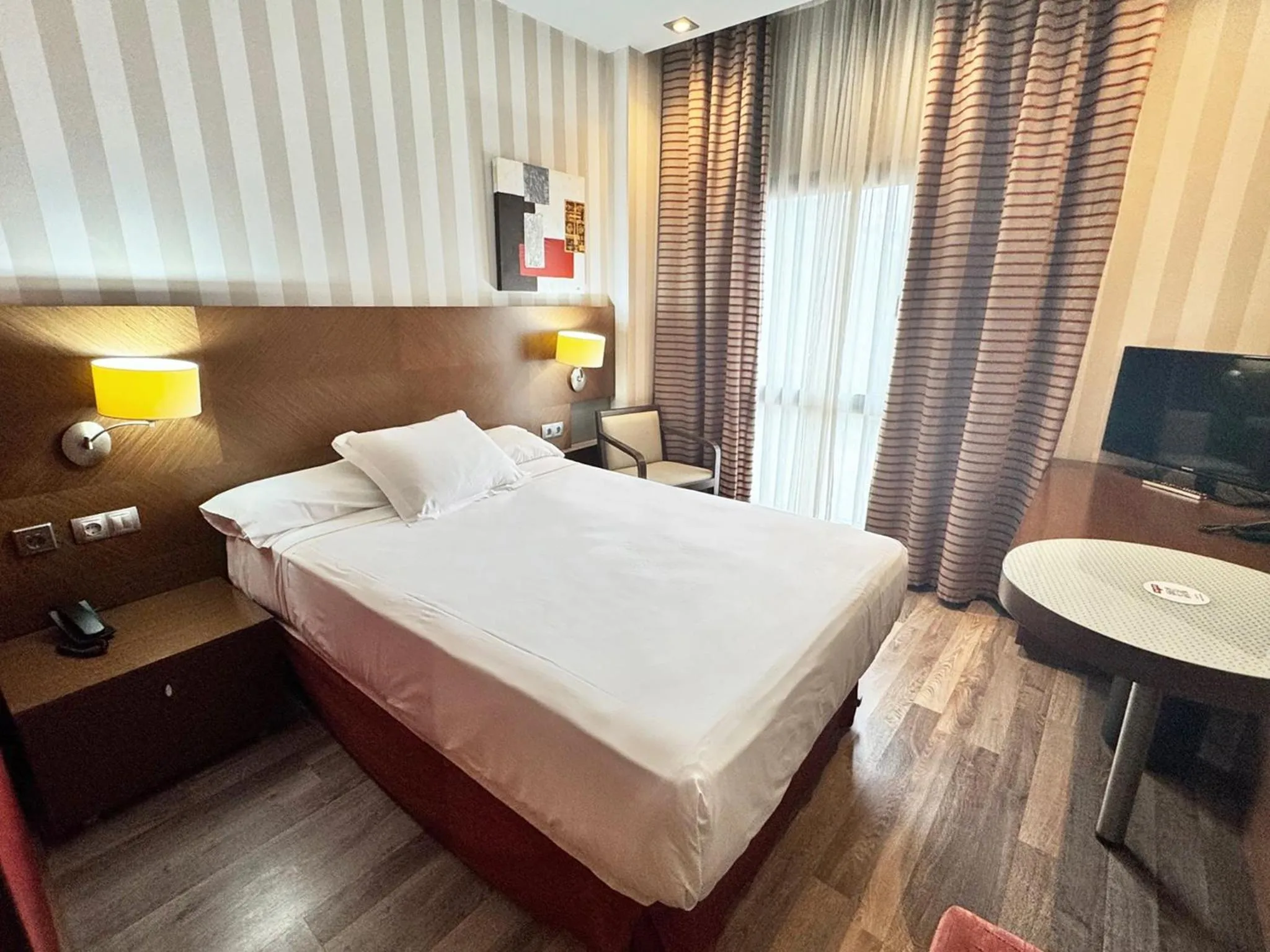 Photo of the whole room, Bed in Sercotel Las Artes Pinto