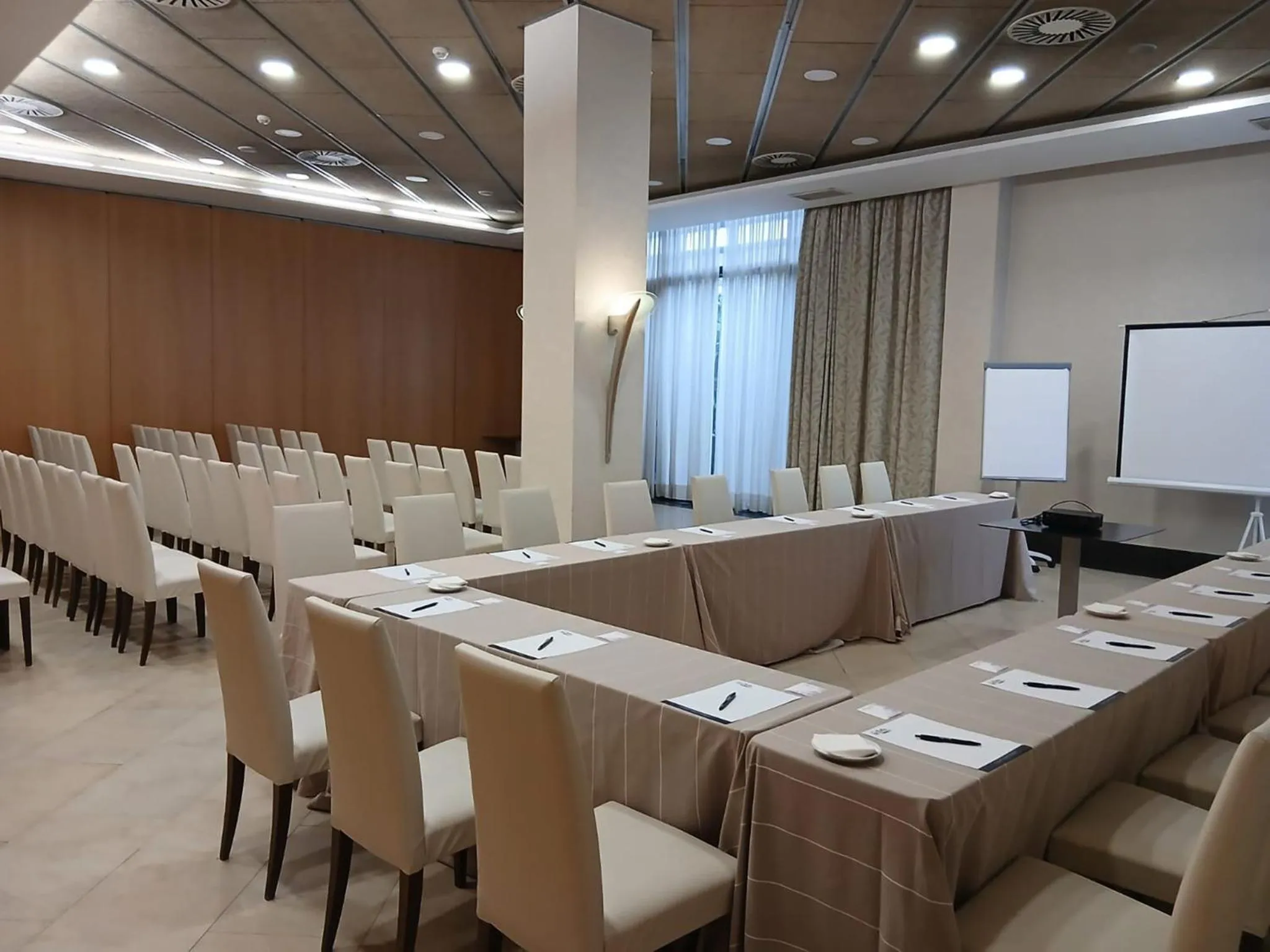 Meeting/conference room in Sercotel Las Artes Pinto