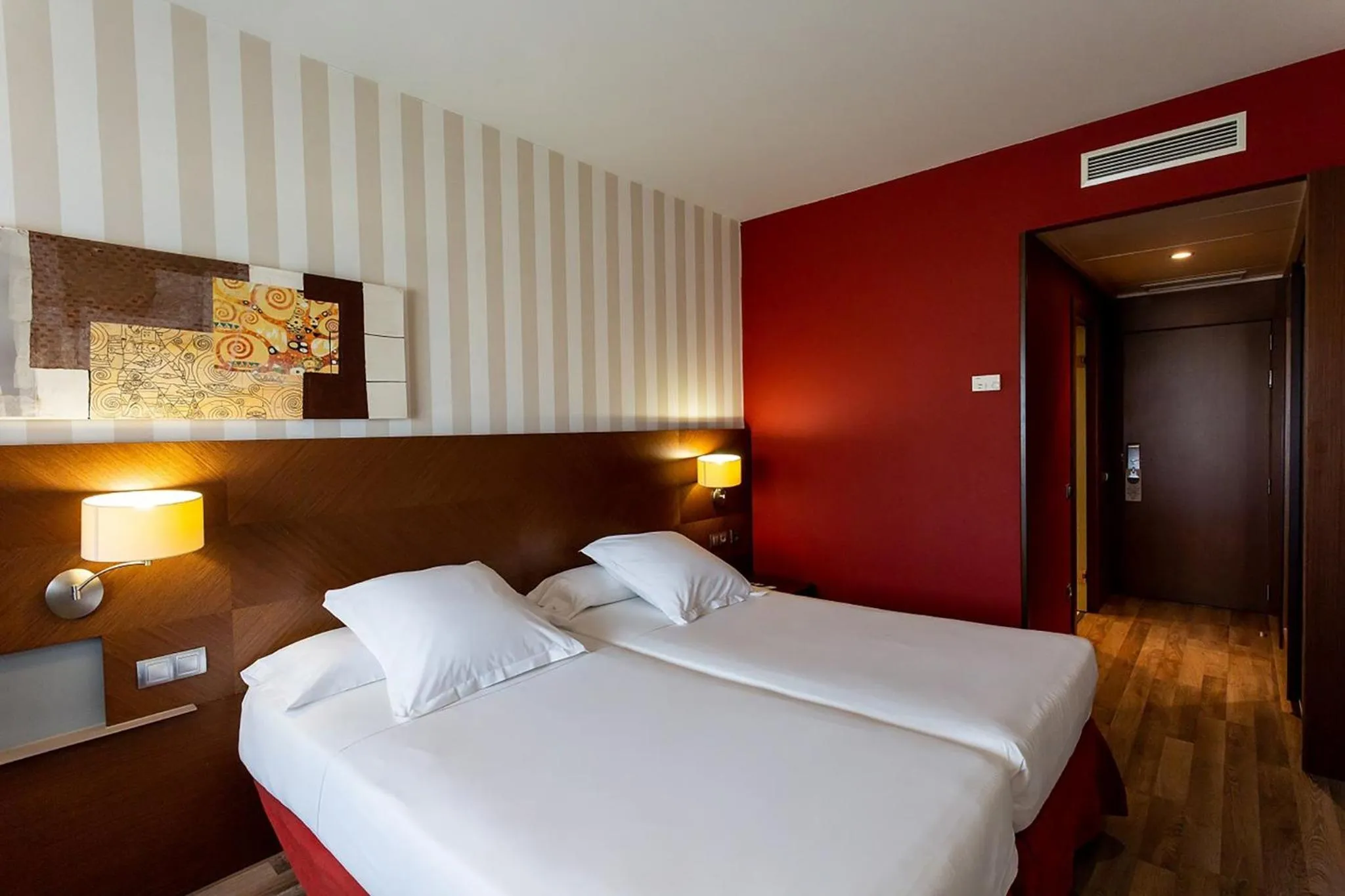 Photo of the whole room, Bed in Sercotel Las Artes Pinto