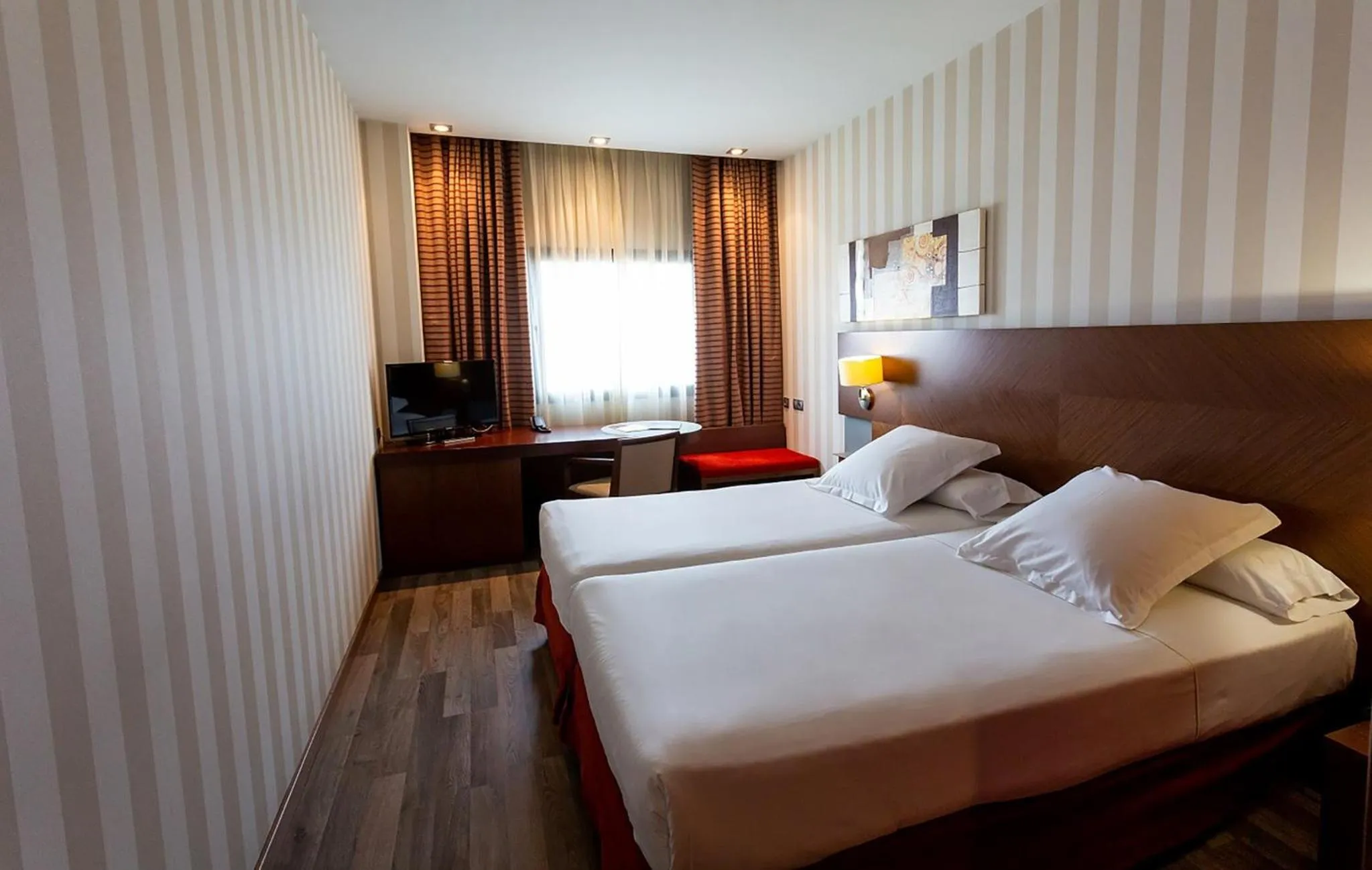 Photo of the whole room, Bed in Sercotel Las Artes Pinto