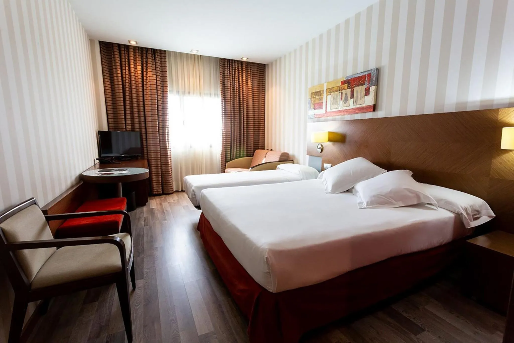 Photo of the whole room, Bed in Sercotel Las Artes Pinto