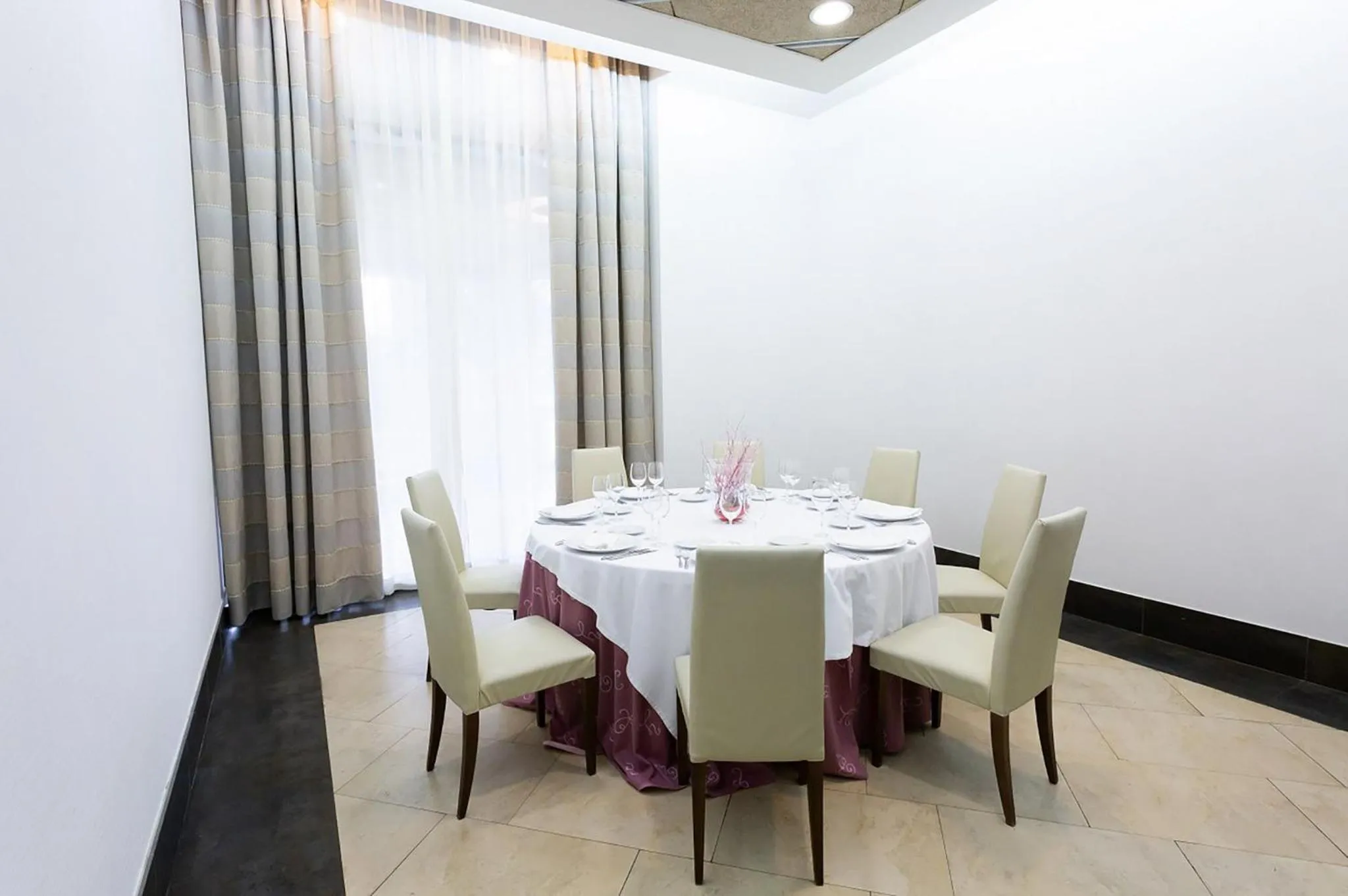 Meeting/conference room in Sercotel Las Artes Pinto