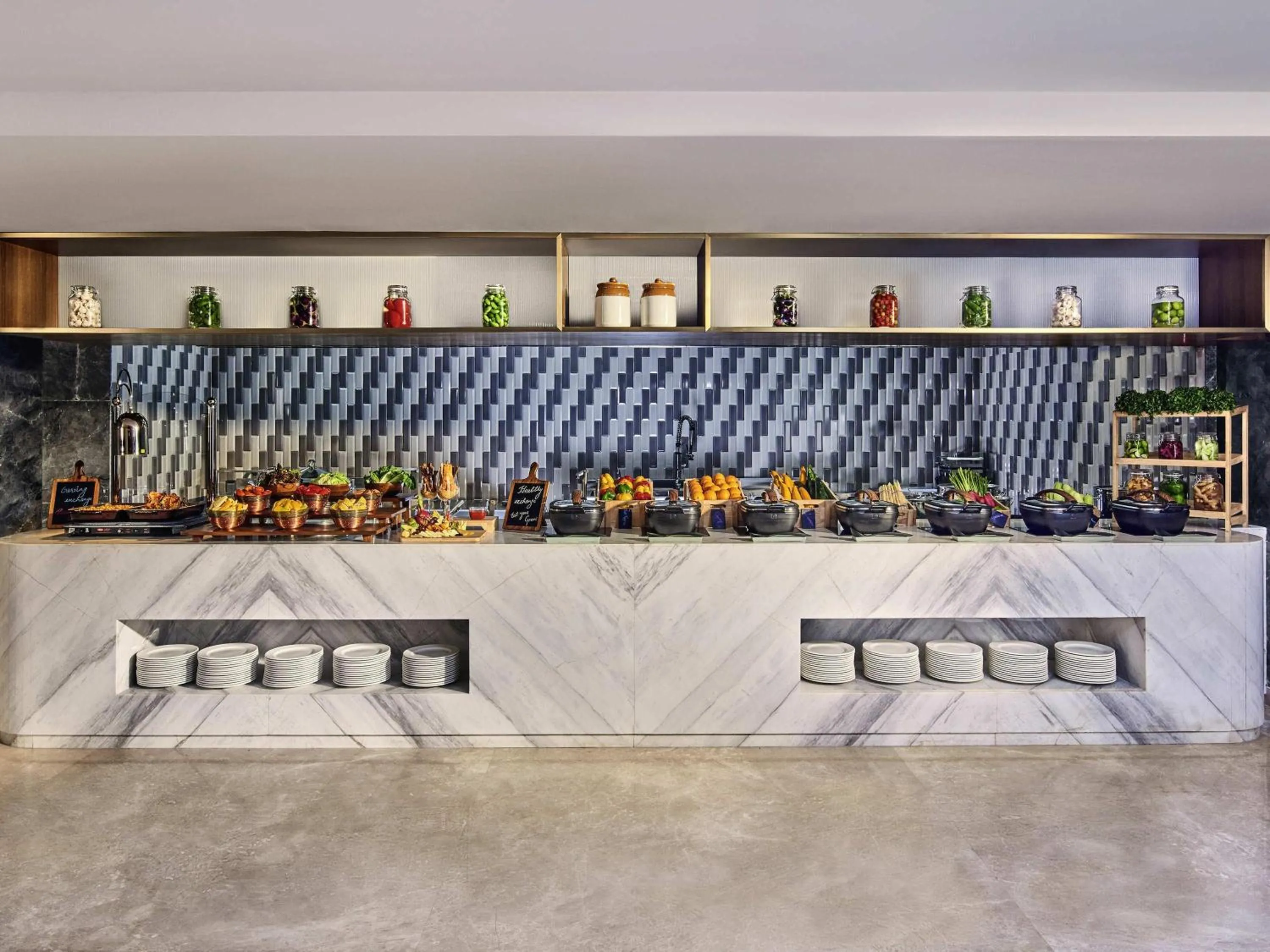 Restaurant/places to eat in Novotel Mumbai International Airport