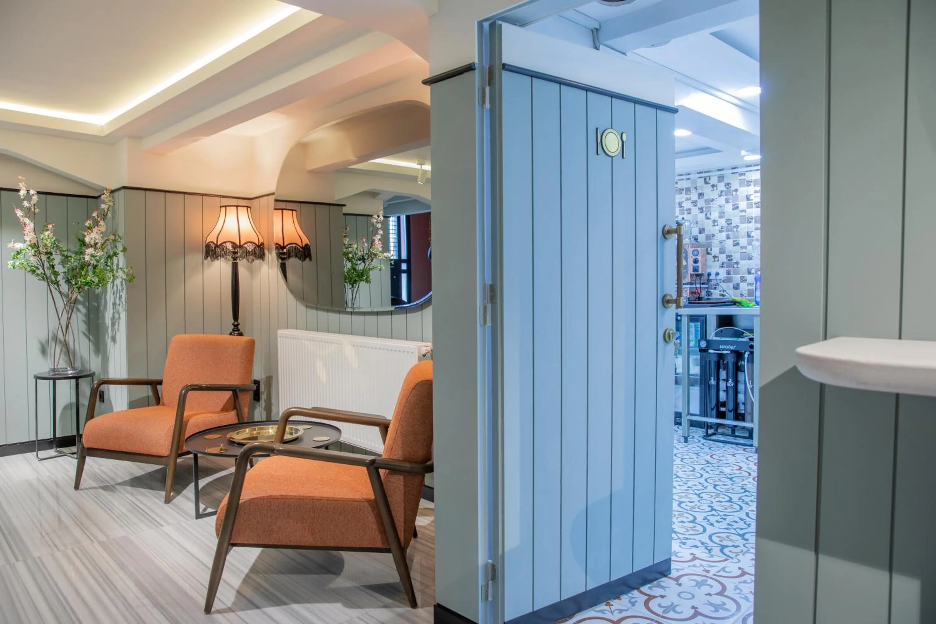 Restaurant/places to eat in Exclusive Art Hotel