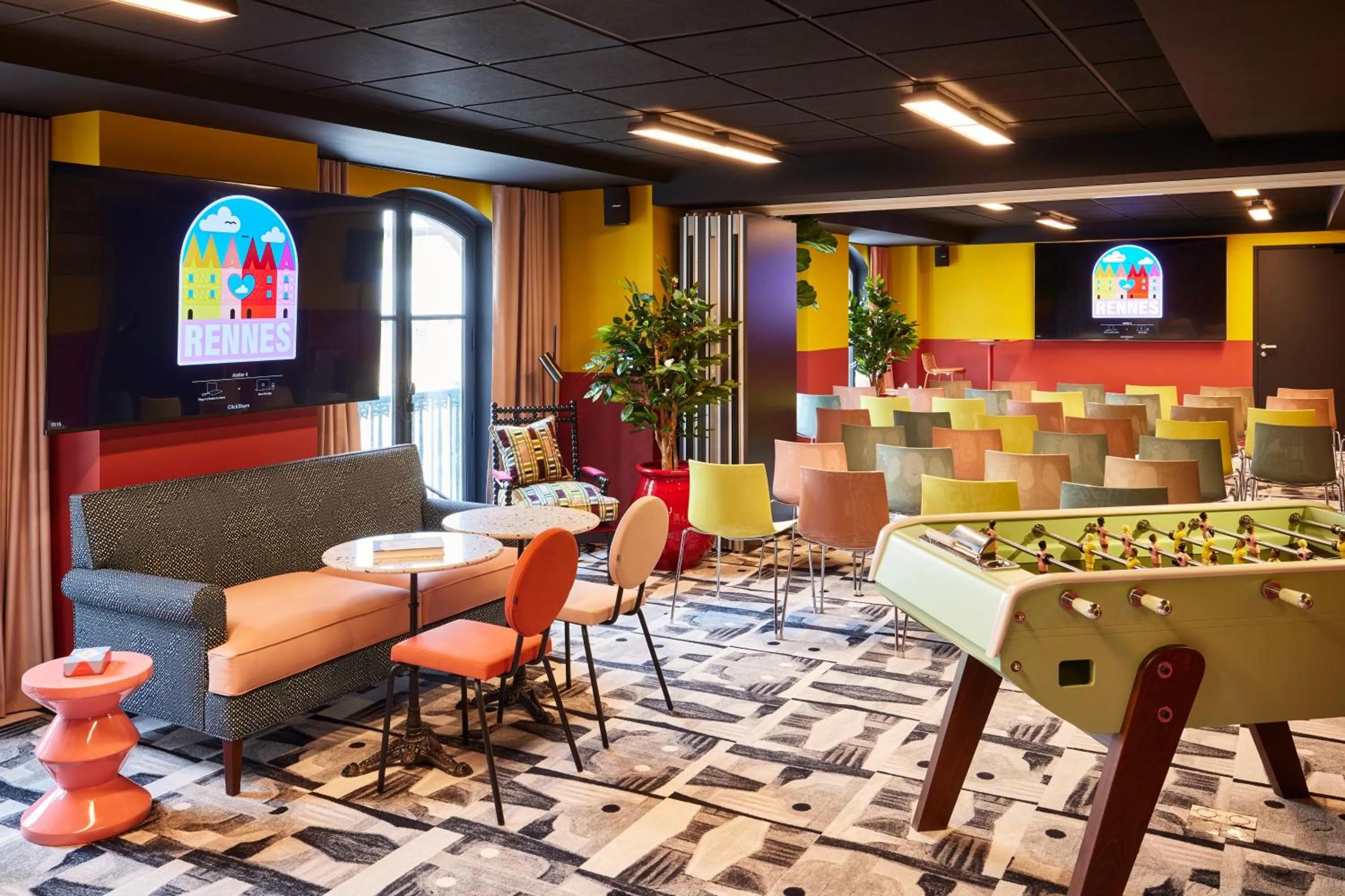 Meeting/conference room in Mama Shelter Rennes