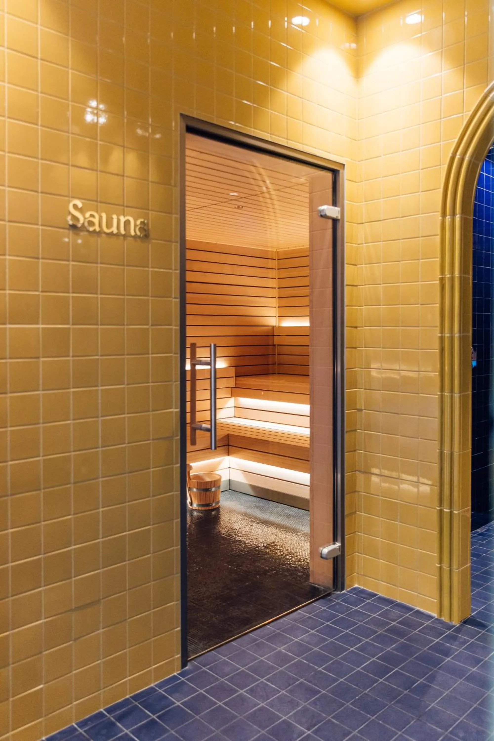 Sauna, Bed in Mama Shelter Rennes