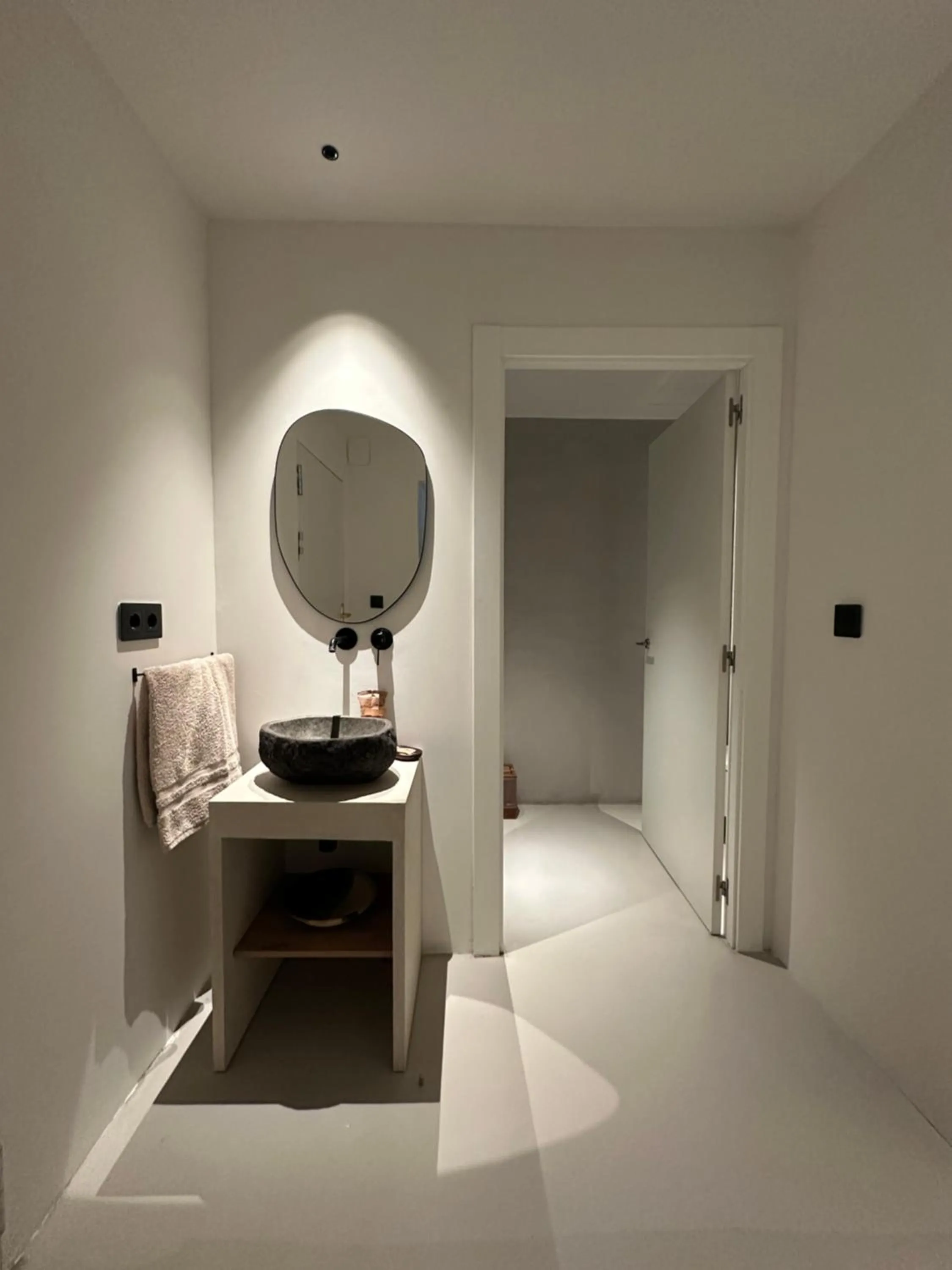 Bathroom, Bed in Hotel Avenida