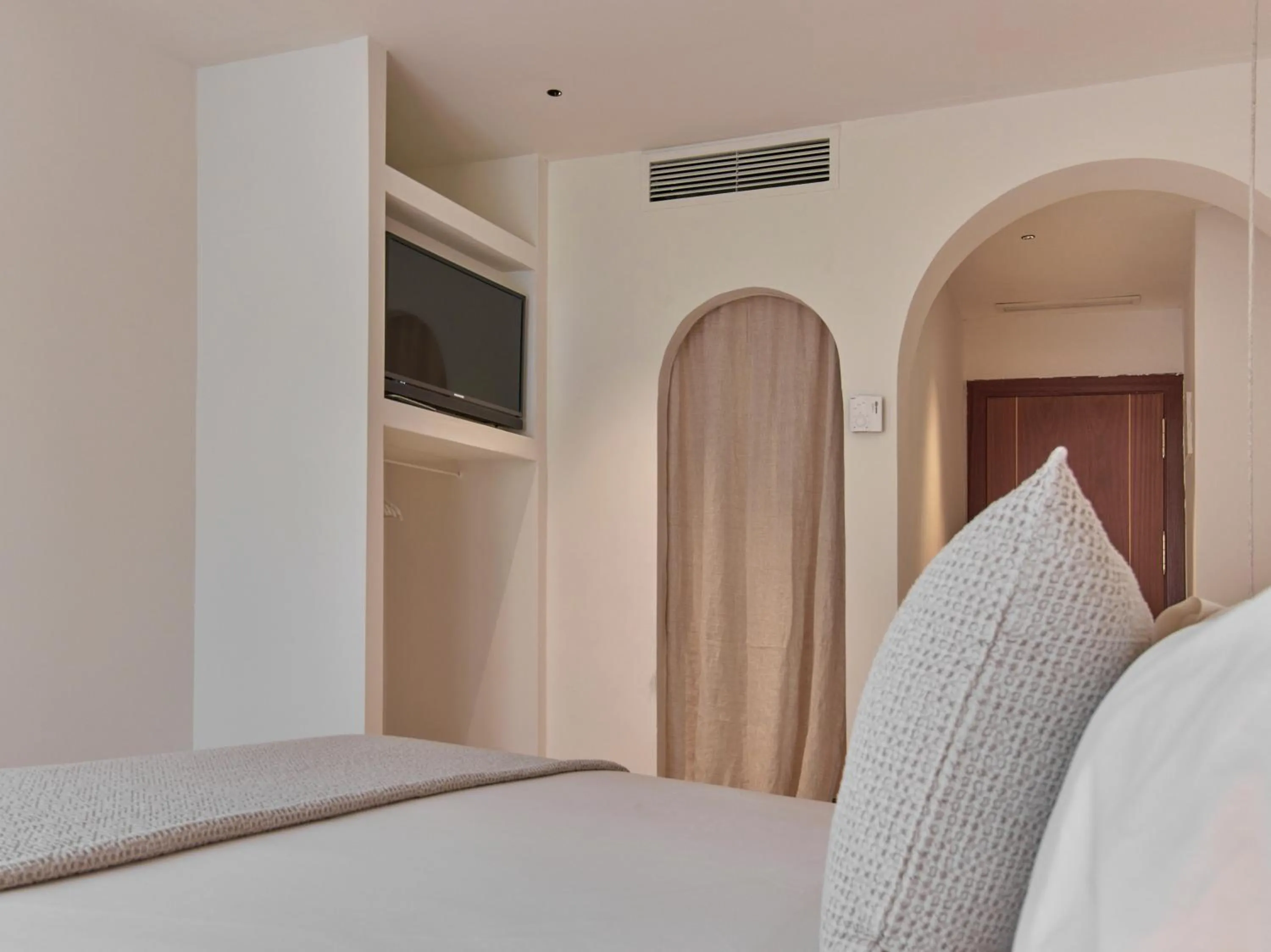 Photo of the whole room, Bed in Hotel Avenida