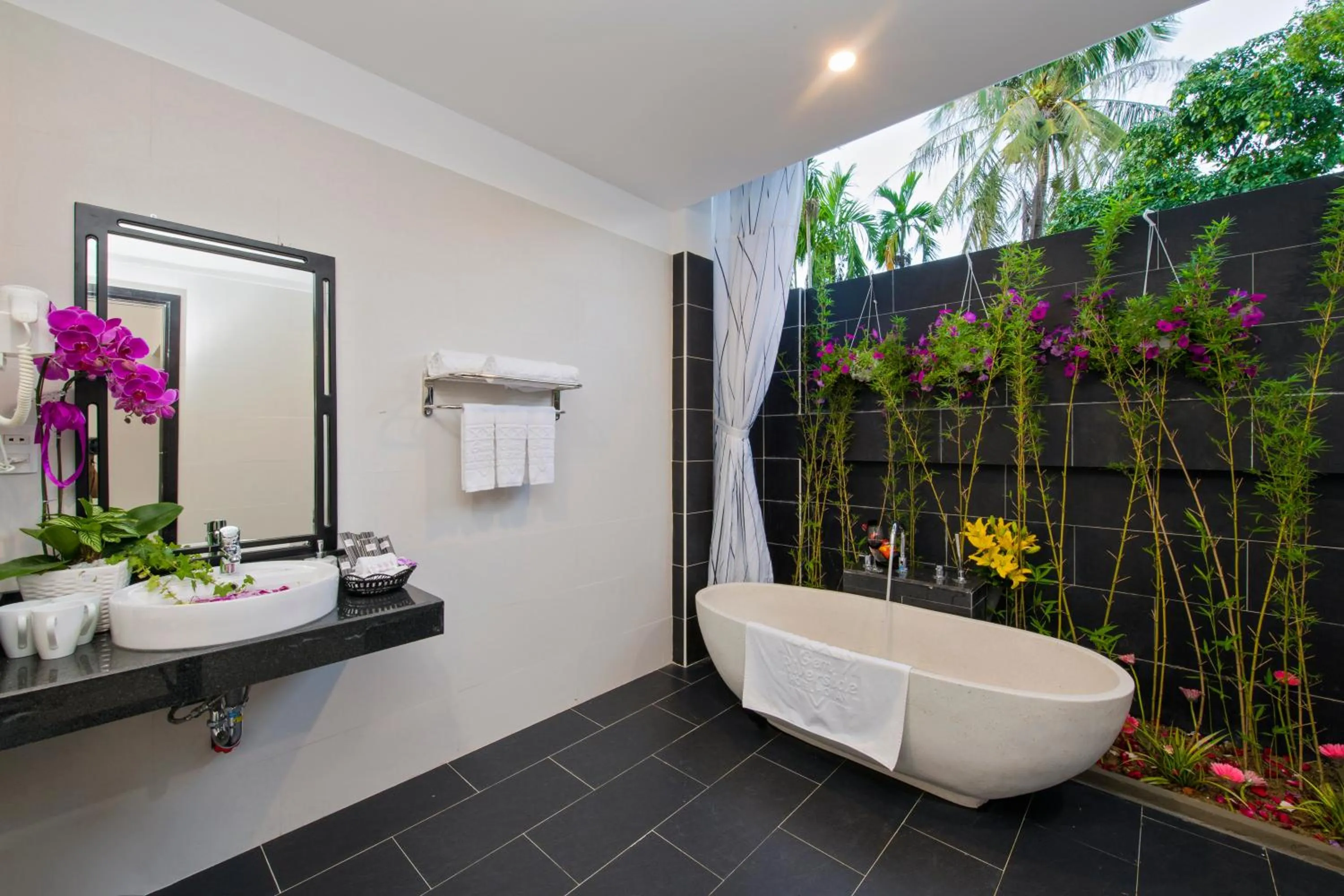Bathroom in Gem Riverside Hotel Hoi An