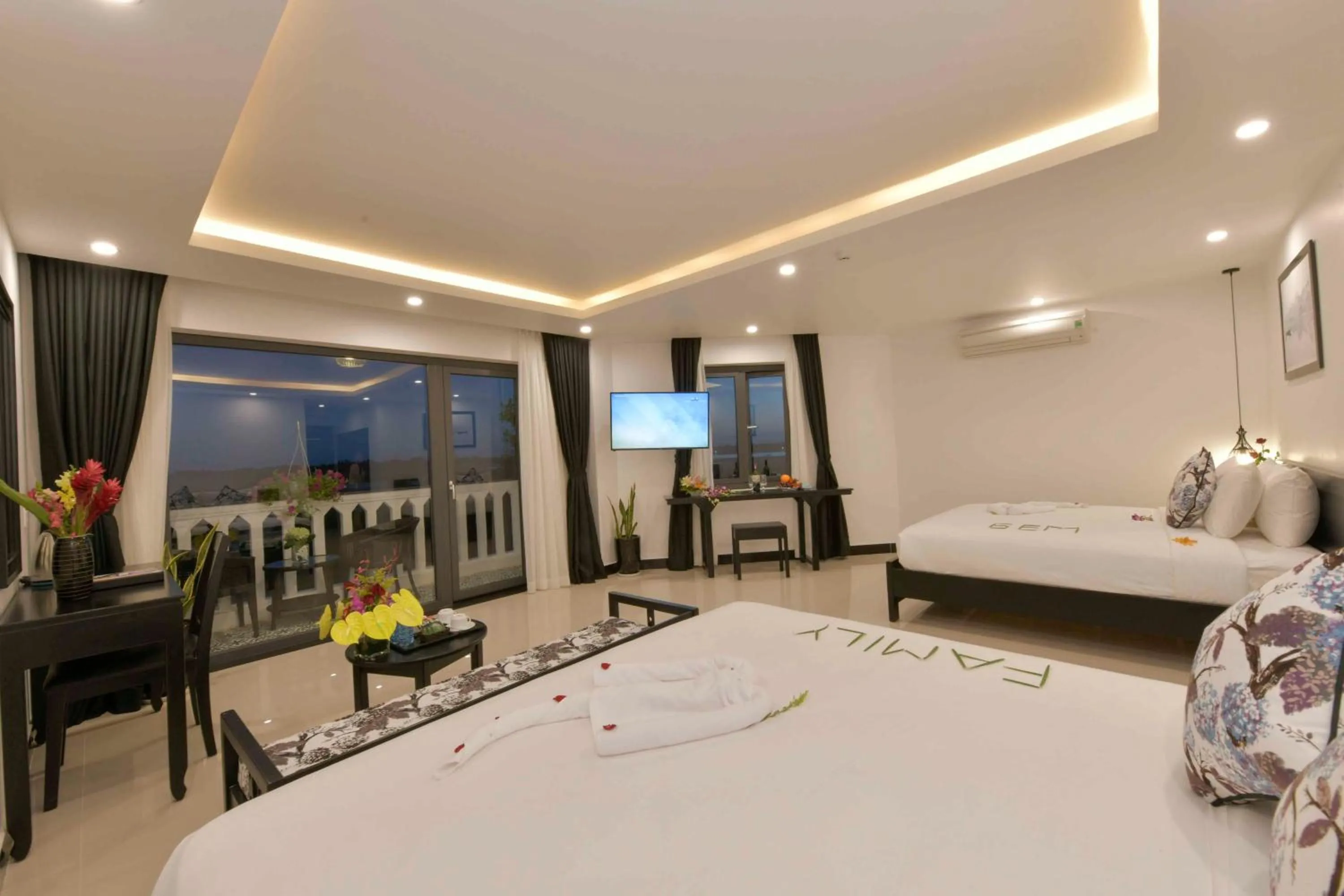 TV and multimedia, Bed in Gem Riverside Hotel Hoi An