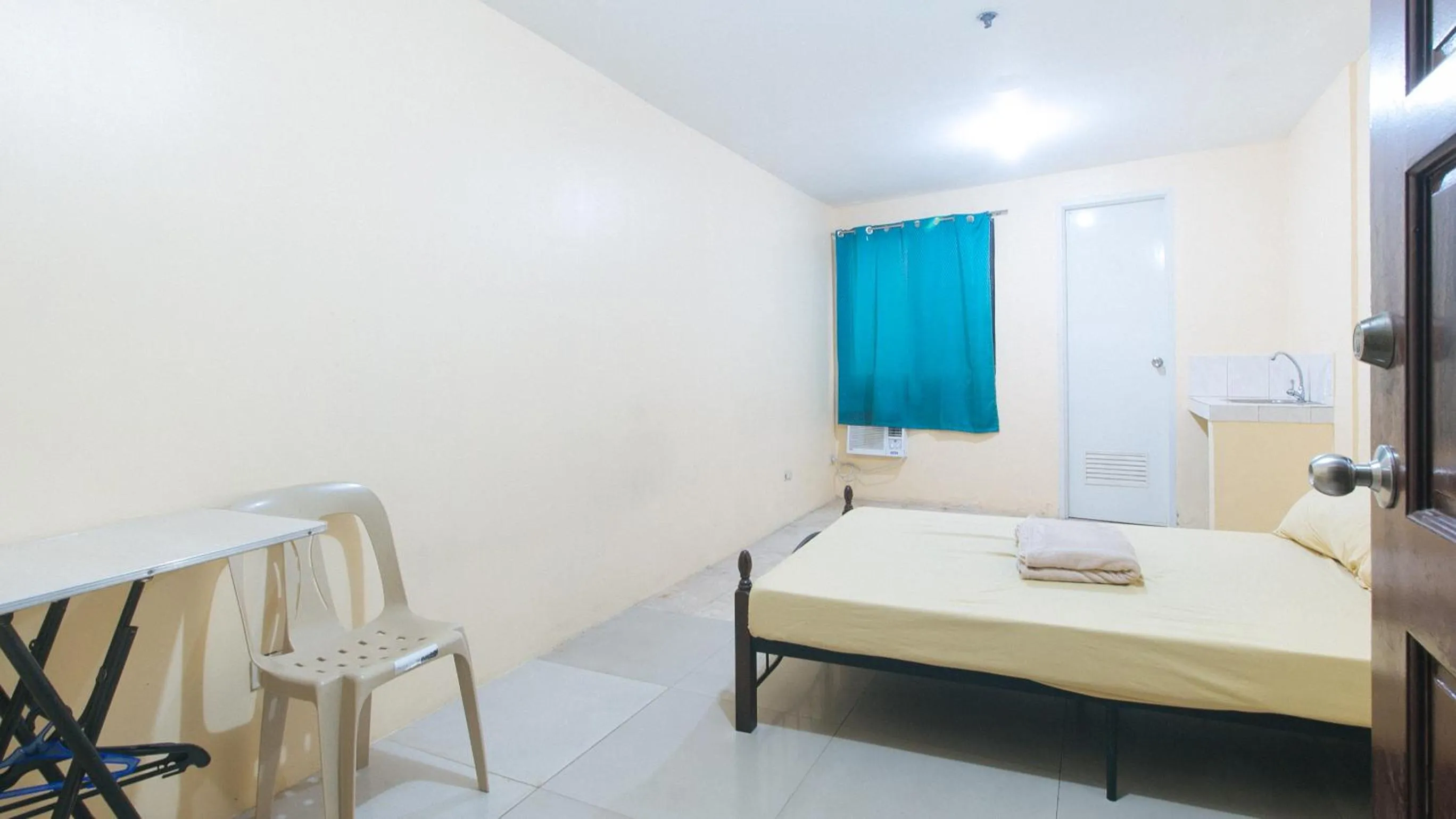 Bed in Mervin's Terraces by RedDoorz