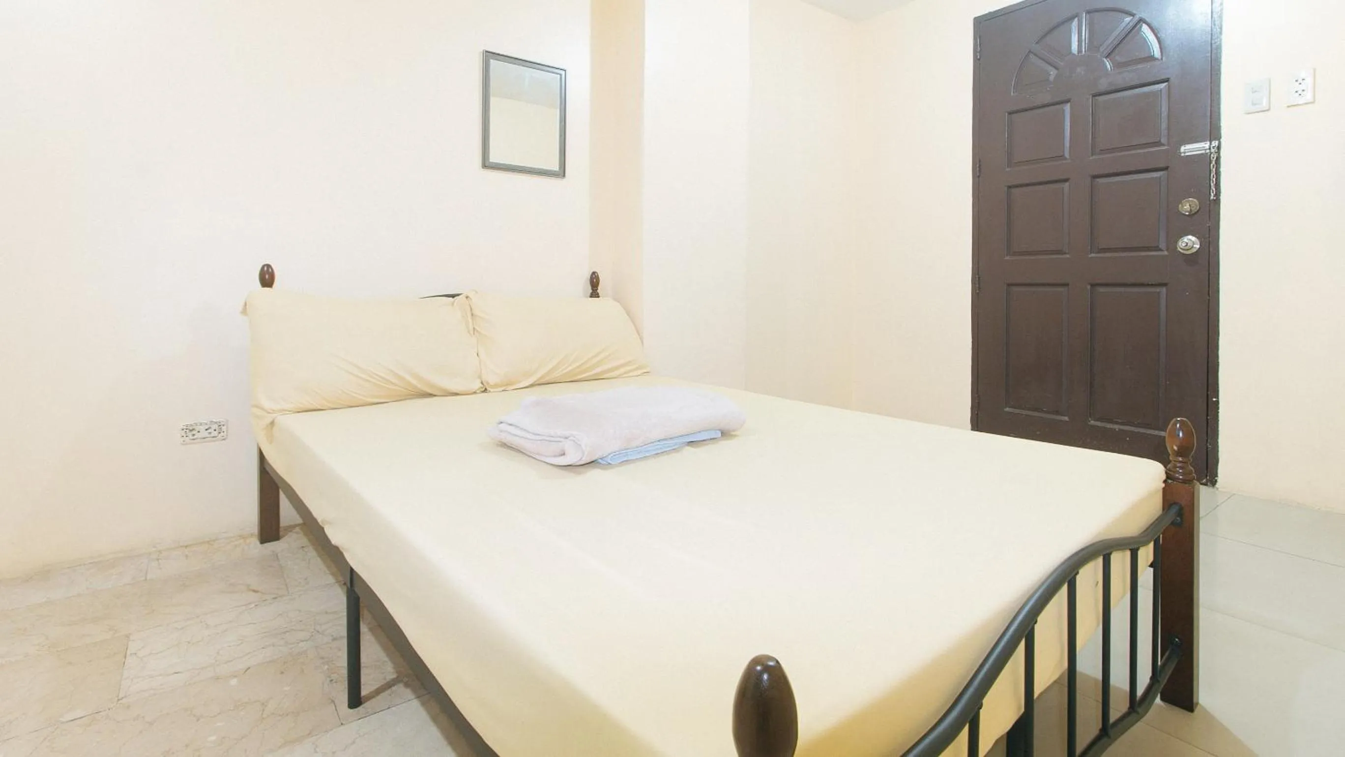 Bed in Mervin's Terraces by RedDoorz