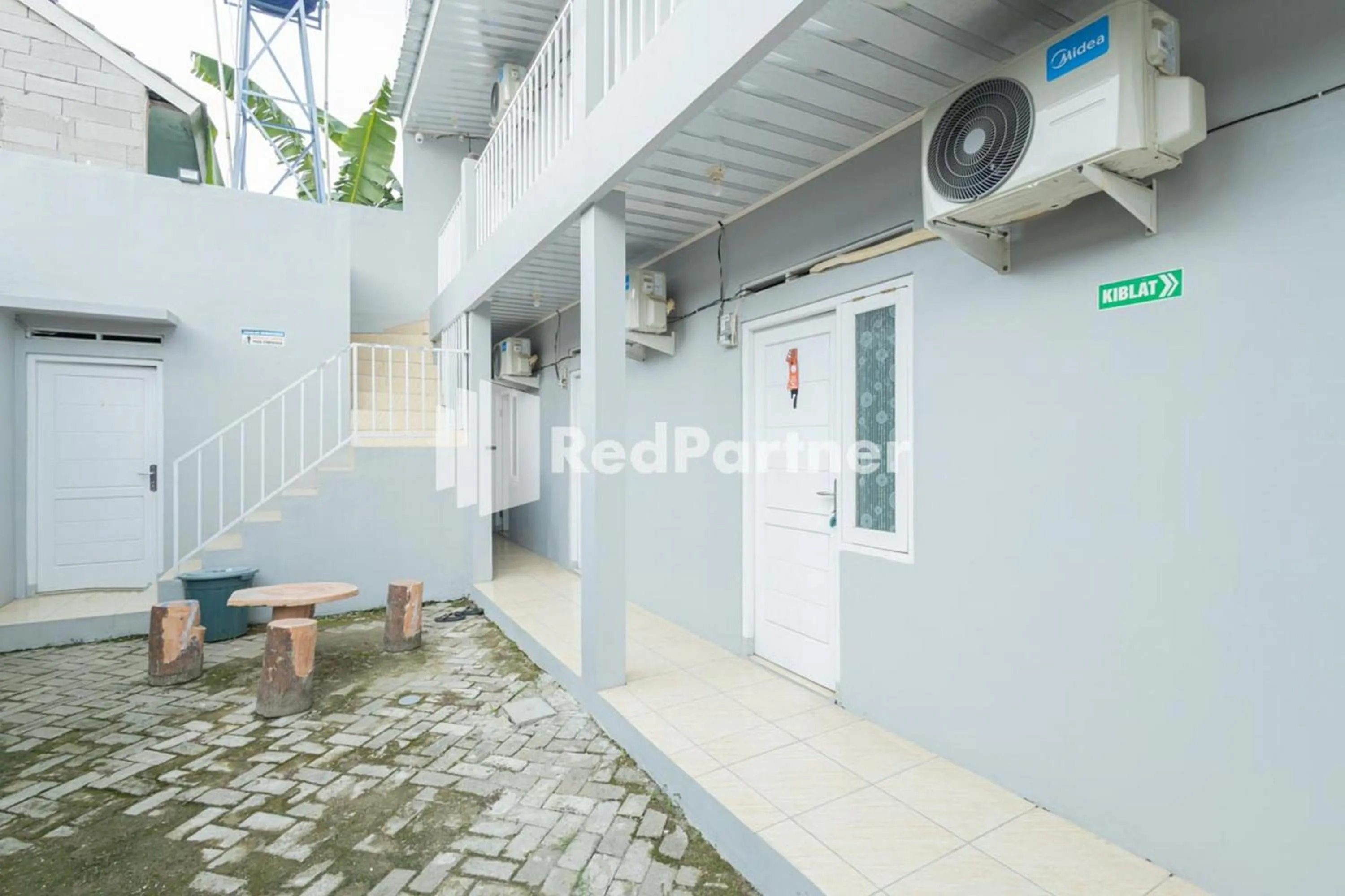 Property building in Atiq Homestay Syariah Mitra RedDoorz