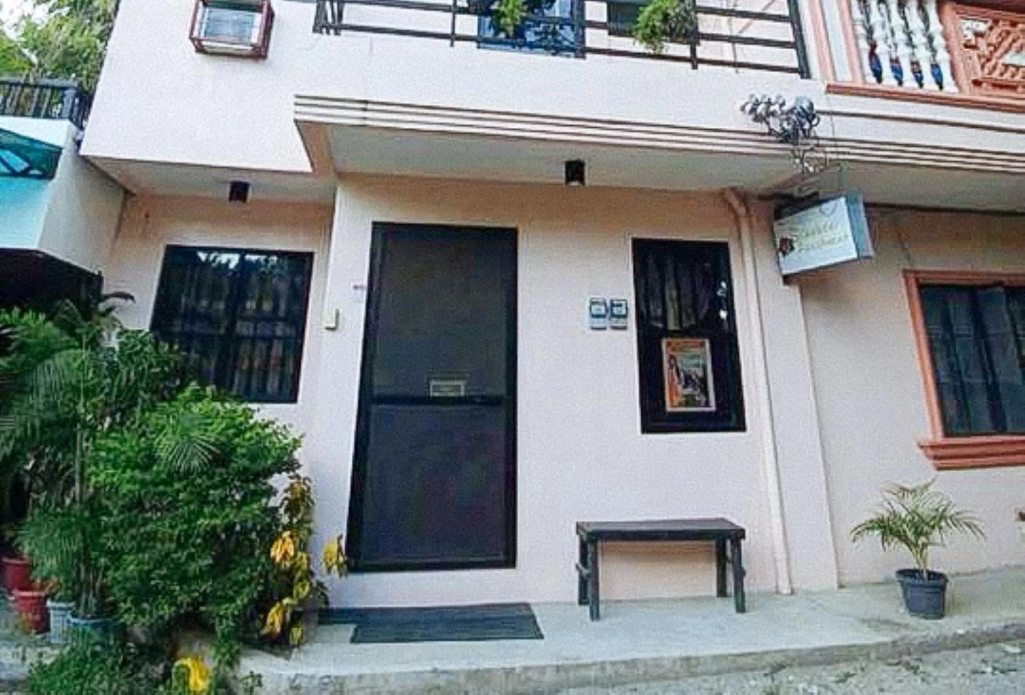 Property building in Sinoben Apartments by RedDoorz