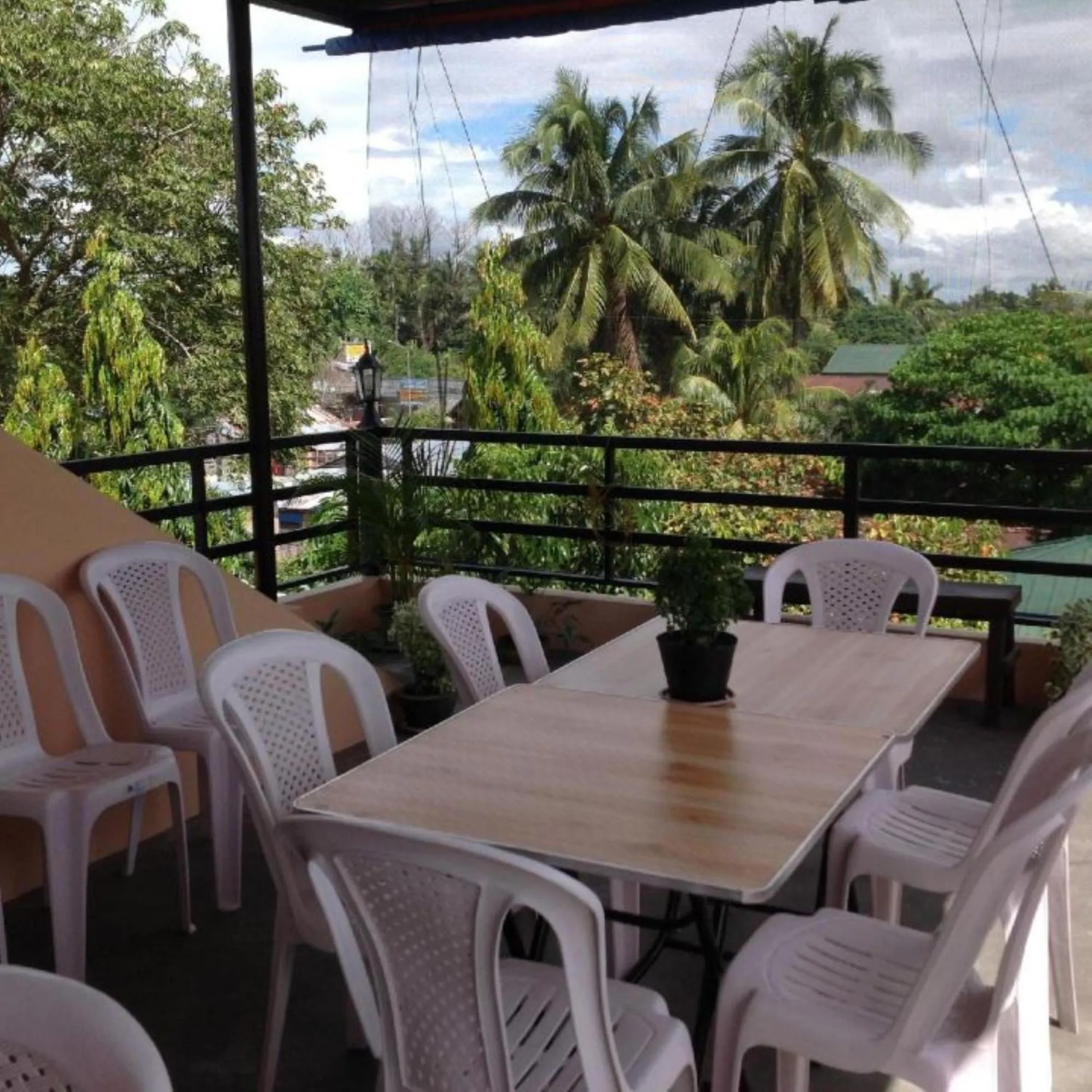 Balcony/Terrace in Sinoben Apartments by RedDoorz