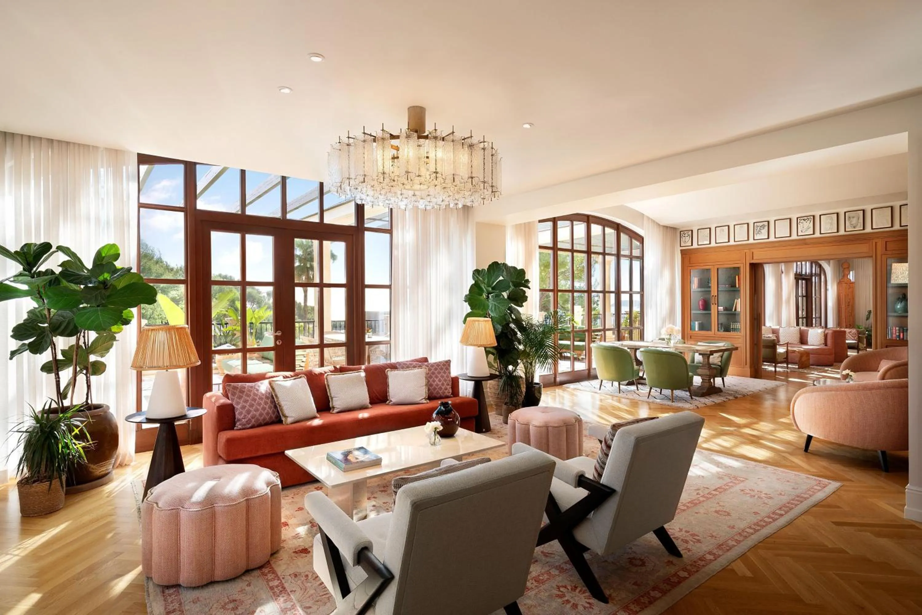 Lounge or bar in The St. Regis Mardavall Mallorca Resort